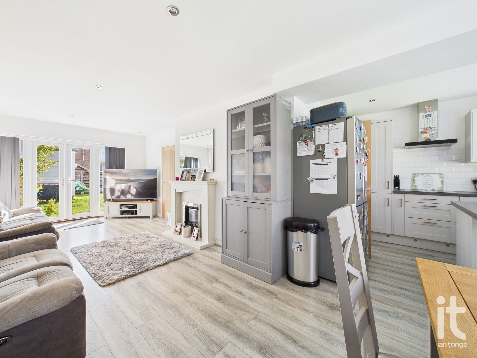 3 bedroom detached house Under Offer in Stockport - Photograph 11.