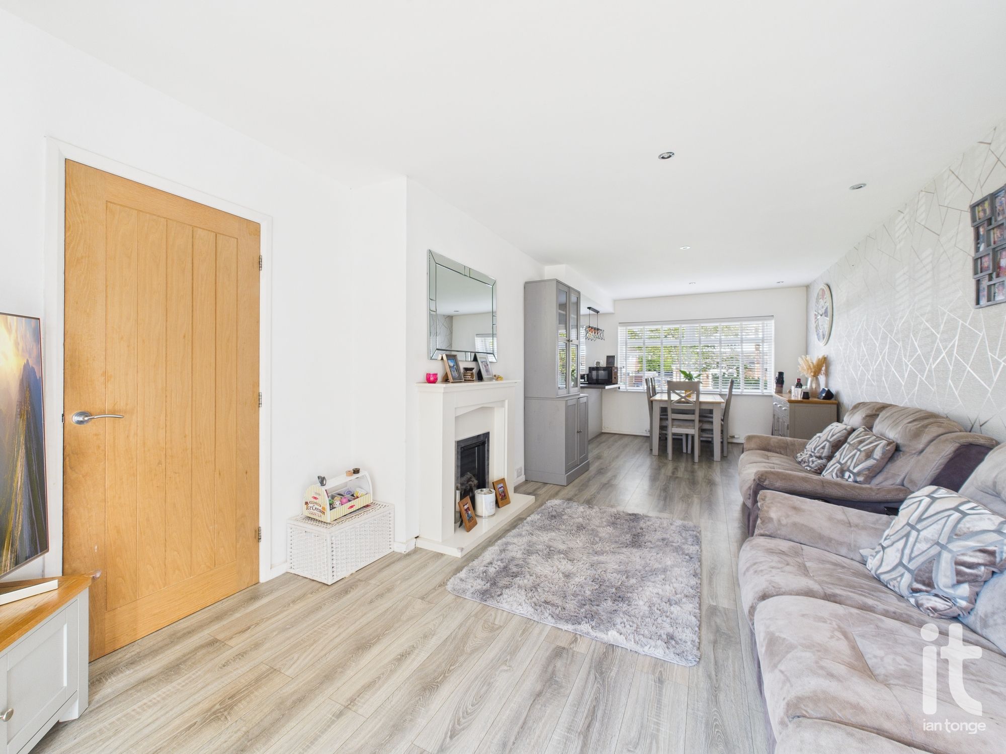 3 bedroom detached house Under Offer in Stockport - Photograph 16.