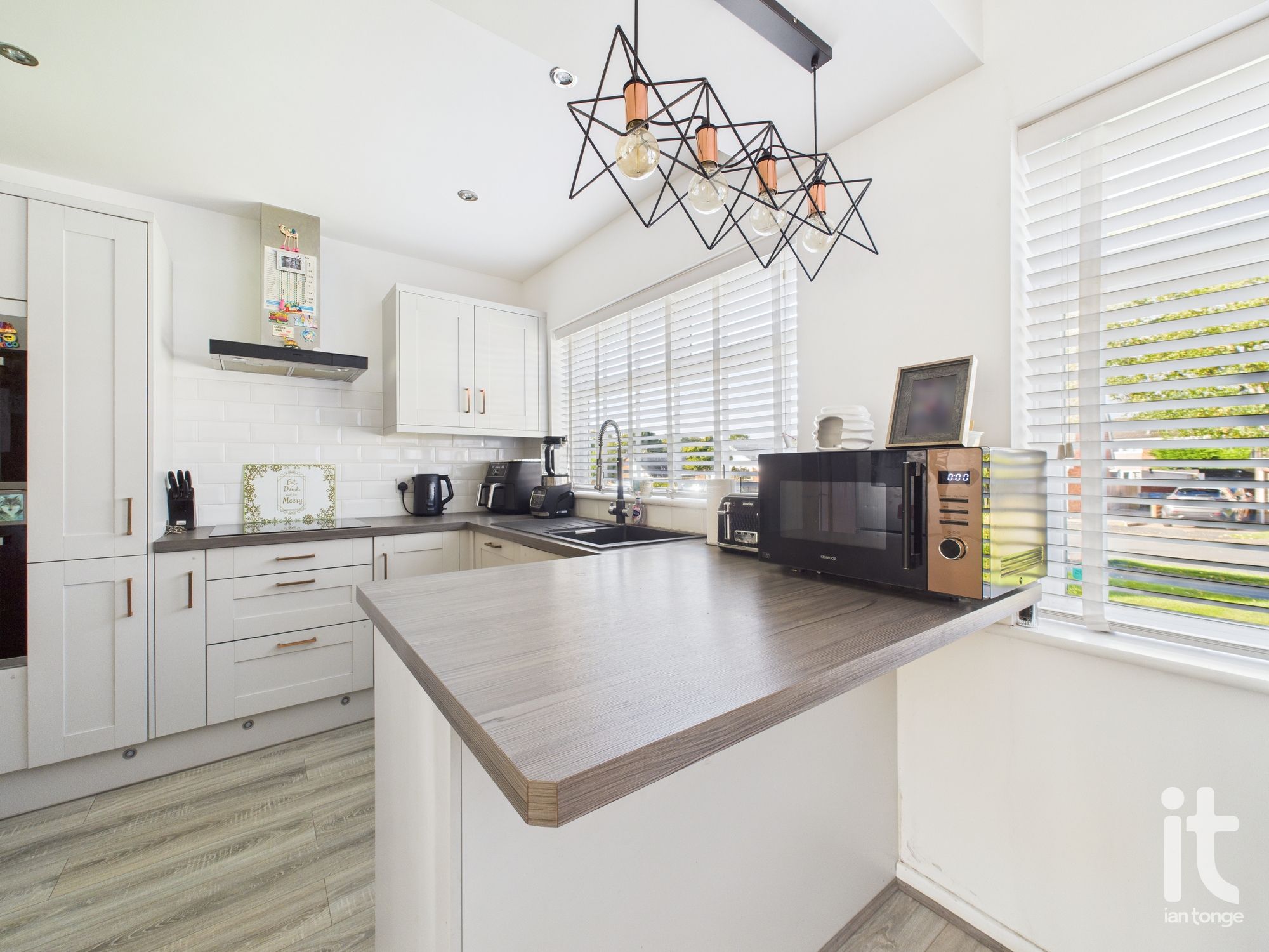 3 bedroom detached house Under Offer in Stockport - Photograph 10.