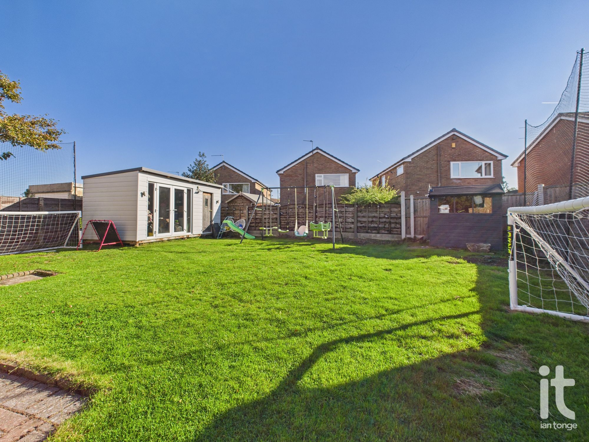 3 bedroom detached house Under Offer in Stockport - Photograph 3.