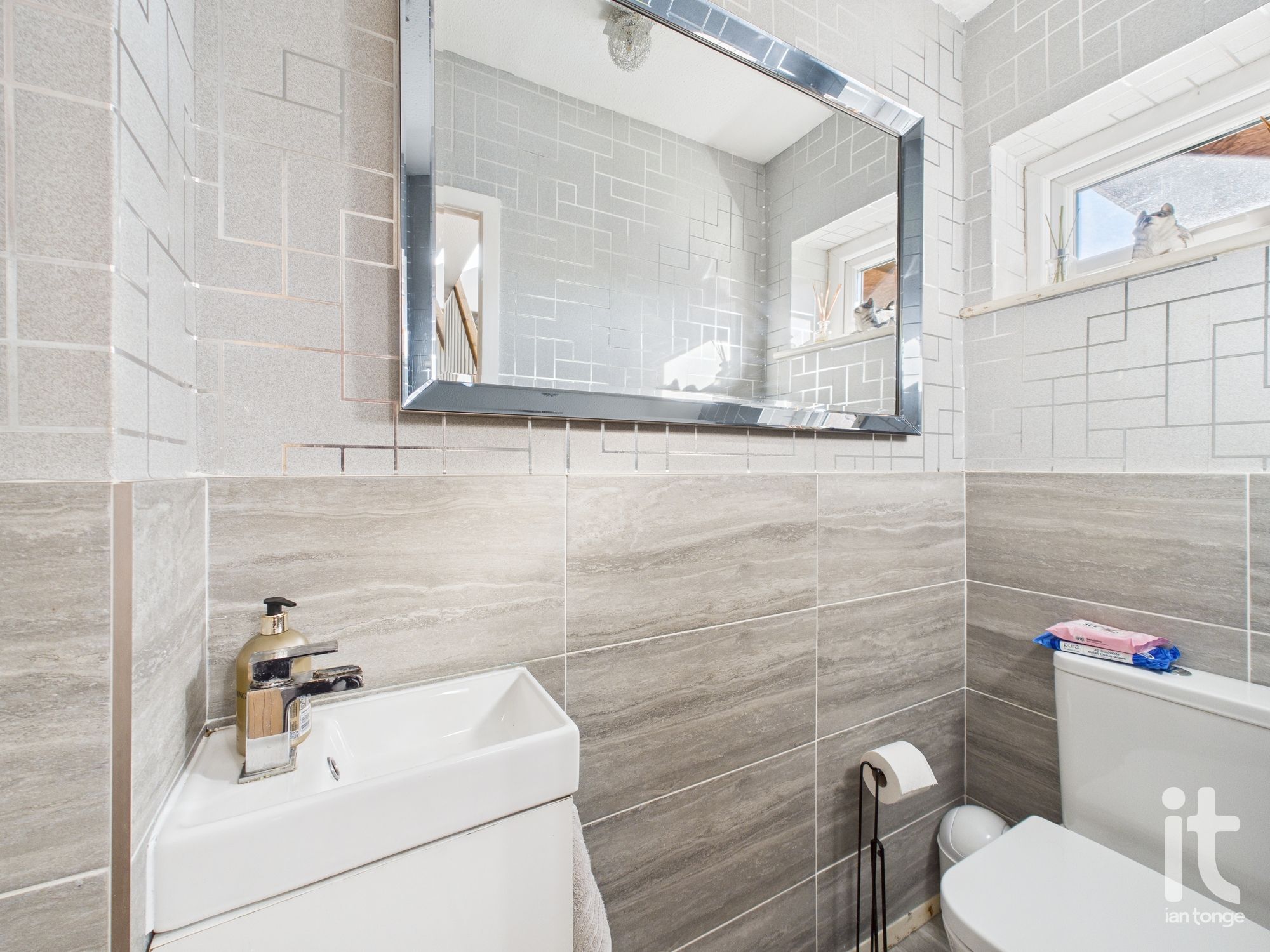 3 bedroom detached house Under Offer in Stockport - Photograph 6.