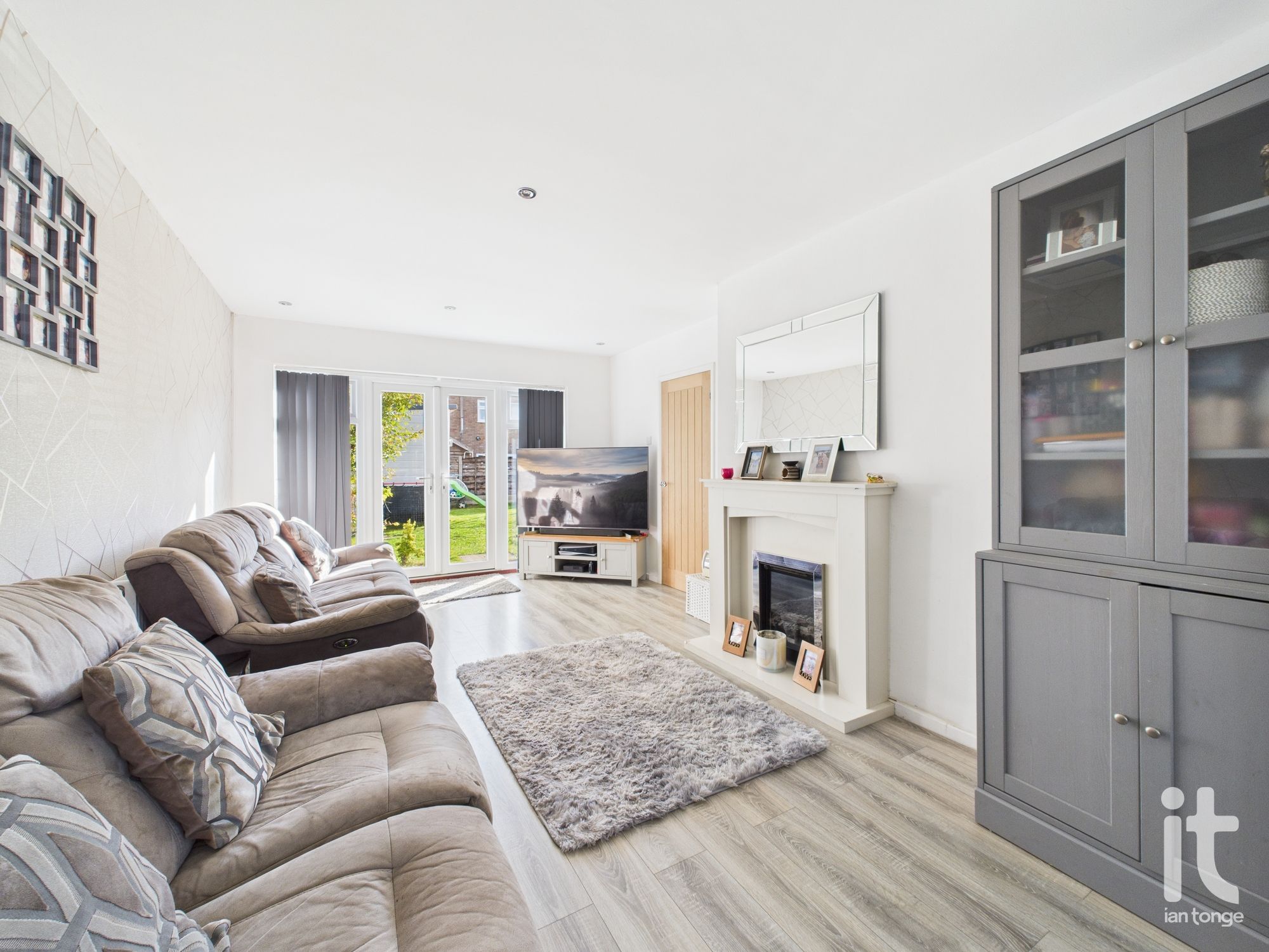 3 bedroom detached house Under Offer in Stockport - Photograph 15.