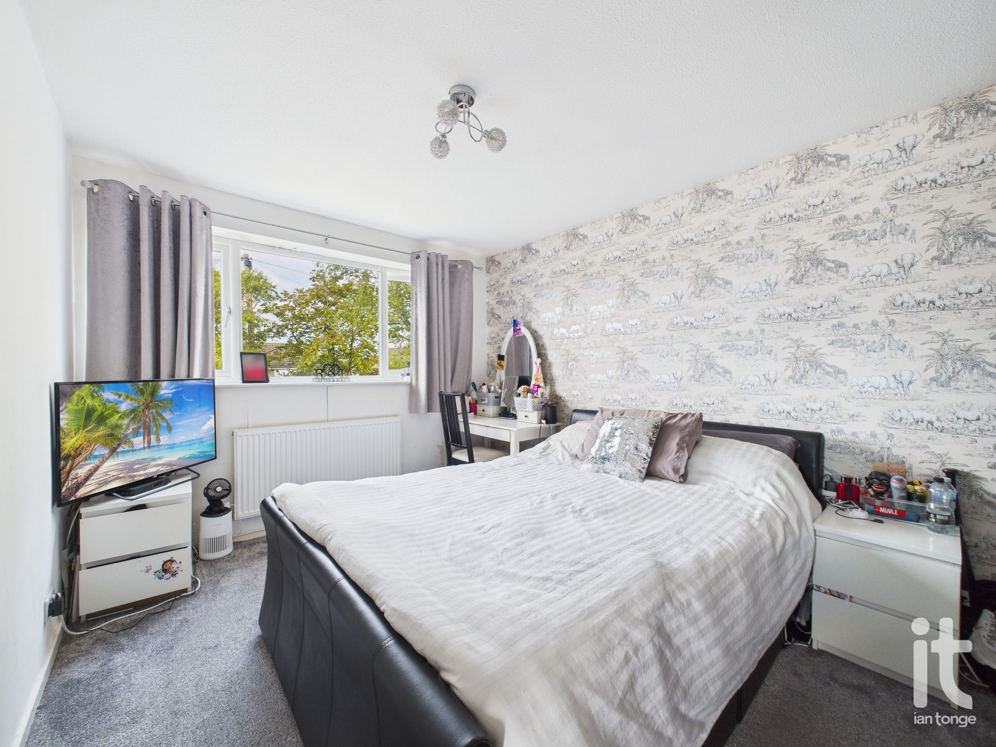 3 bedroom detached house Under Offer in Stockport - Photograph 7.