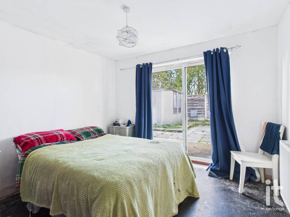 2 bedroom semi-detached bungalow Under Offer in Stockport - Photograph 6.