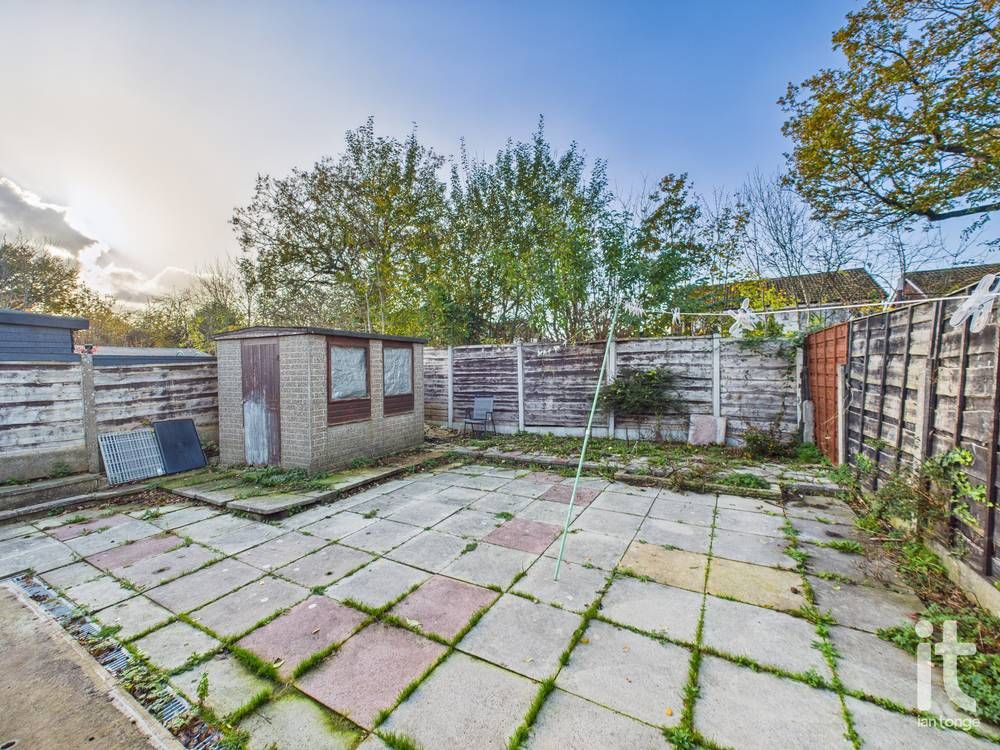 2 bedroom semi-detached bungalow Under Offer in Stockport - Photograph 9.