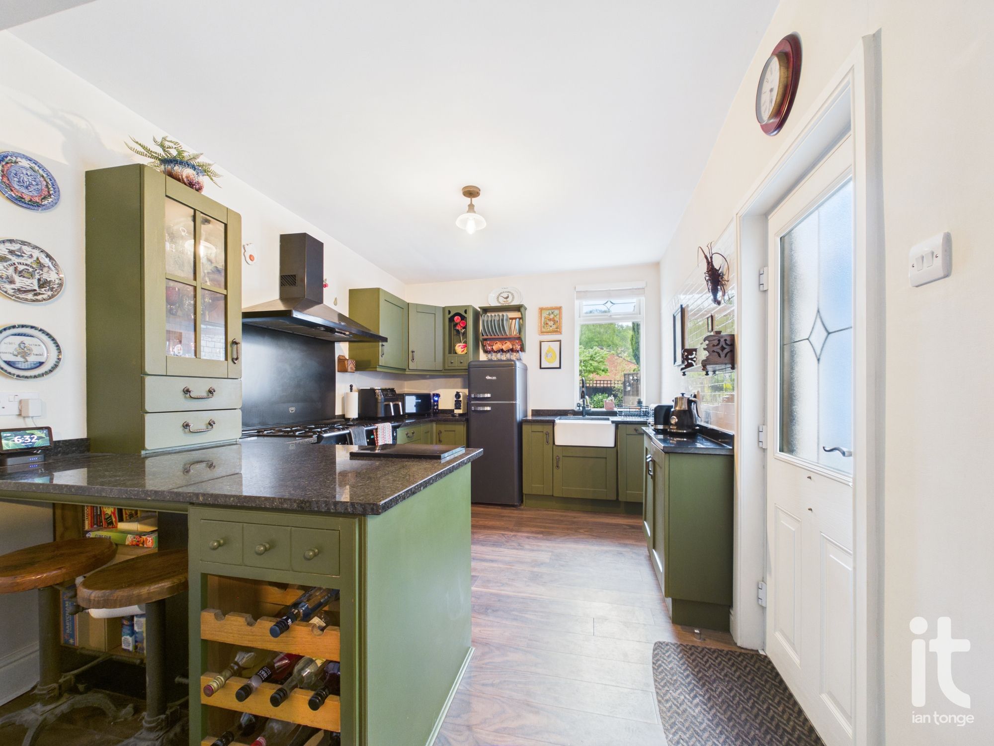 2 bedroom mid terraced house For Sale in Stockport - Photograph 20.