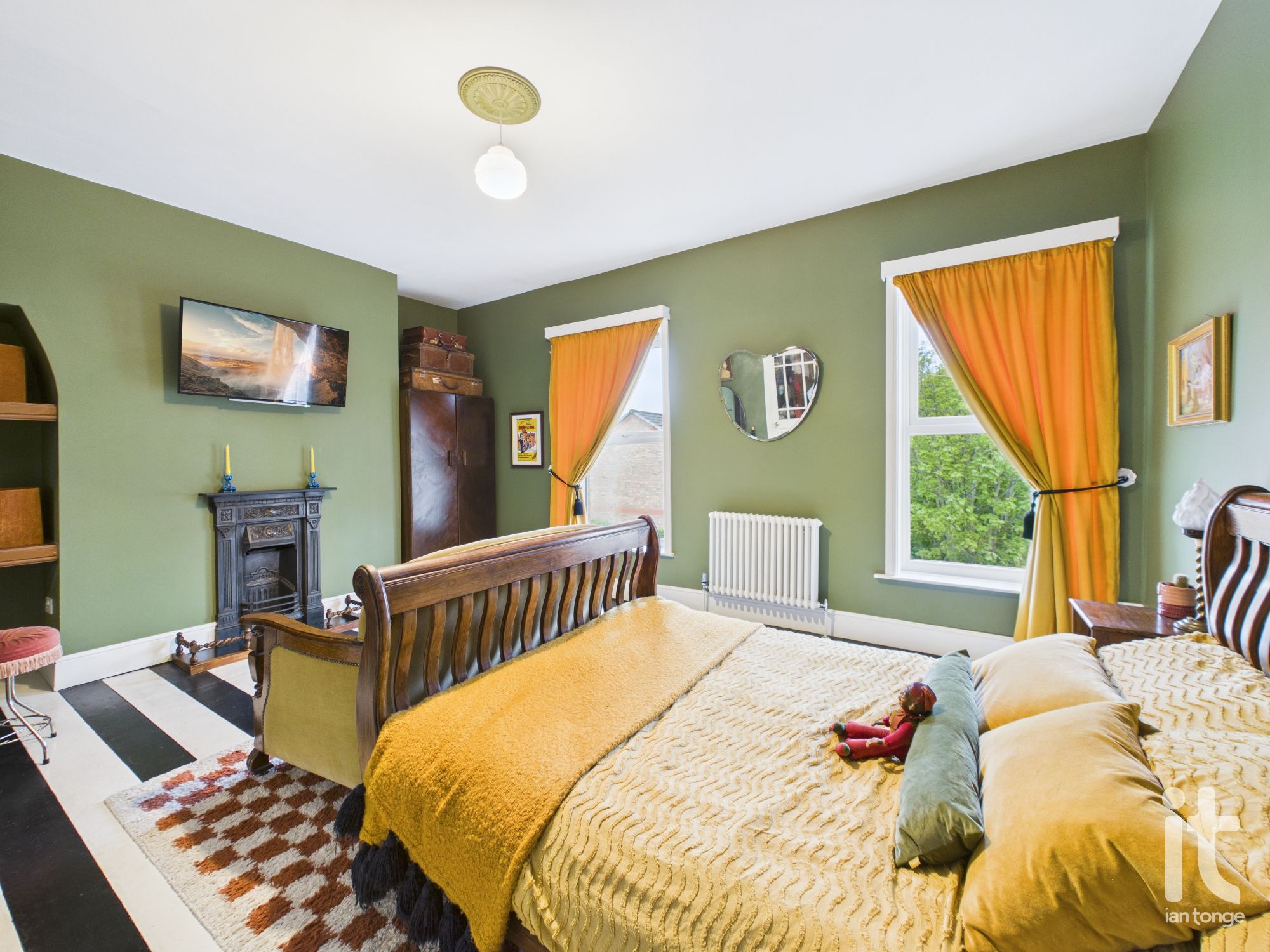 2 bedroom mid terraced house For Sale in Stockport - Photograph 25.