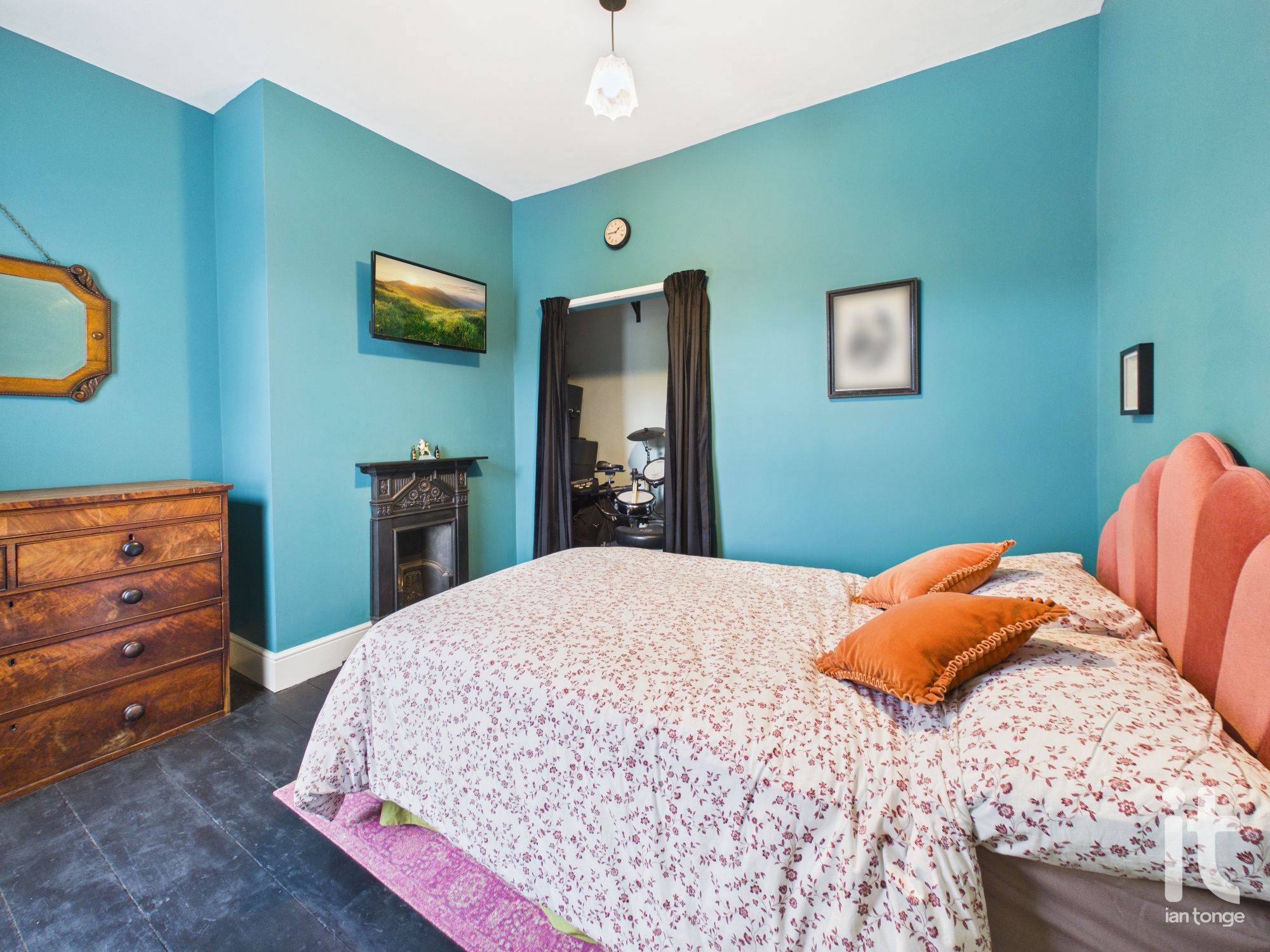 2 bedroom mid terraced house For Sale in Stockport - Photograph 26.