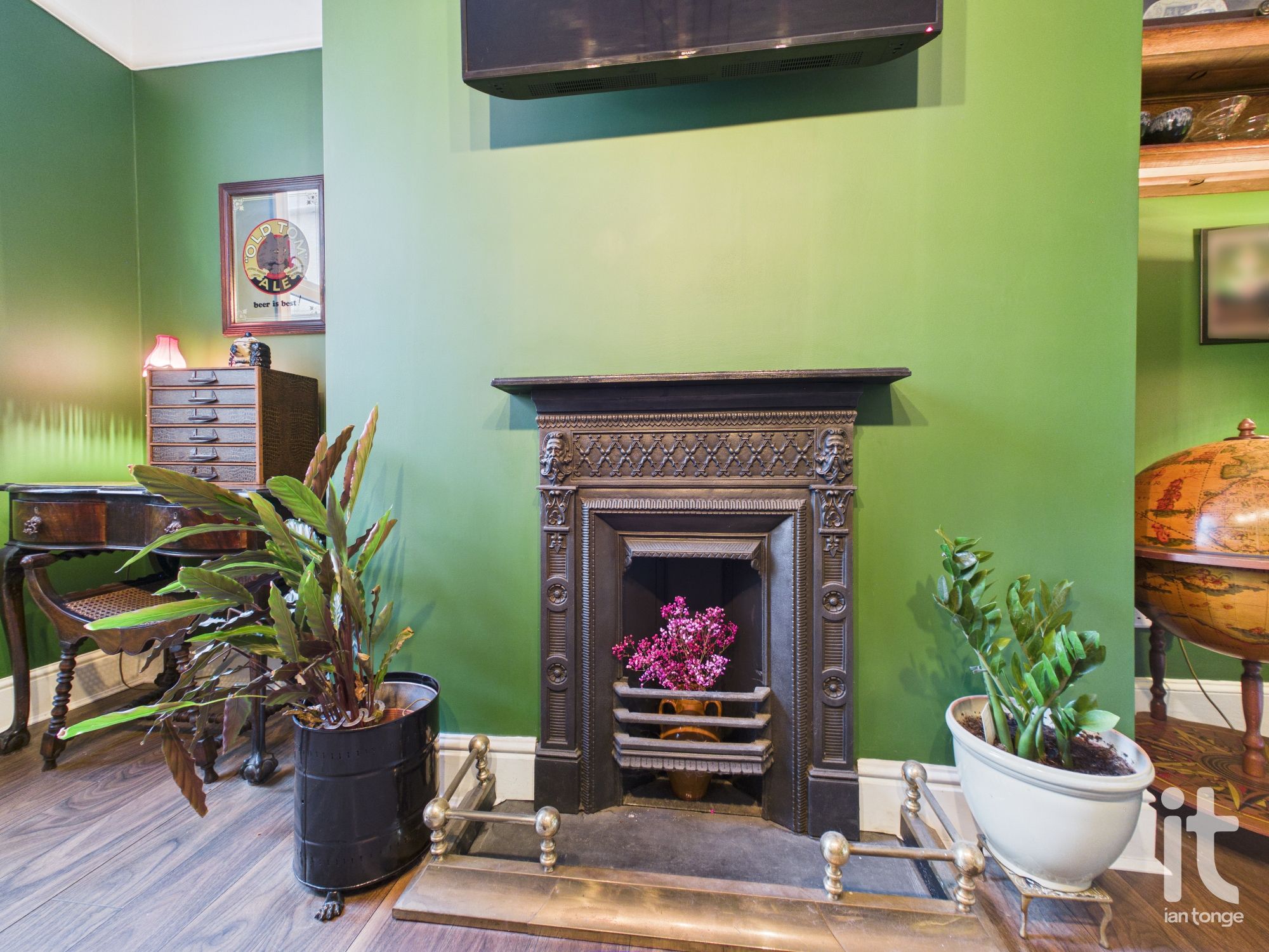 2 bedroom mid terraced house For Sale in Stockport - Photograph 18.