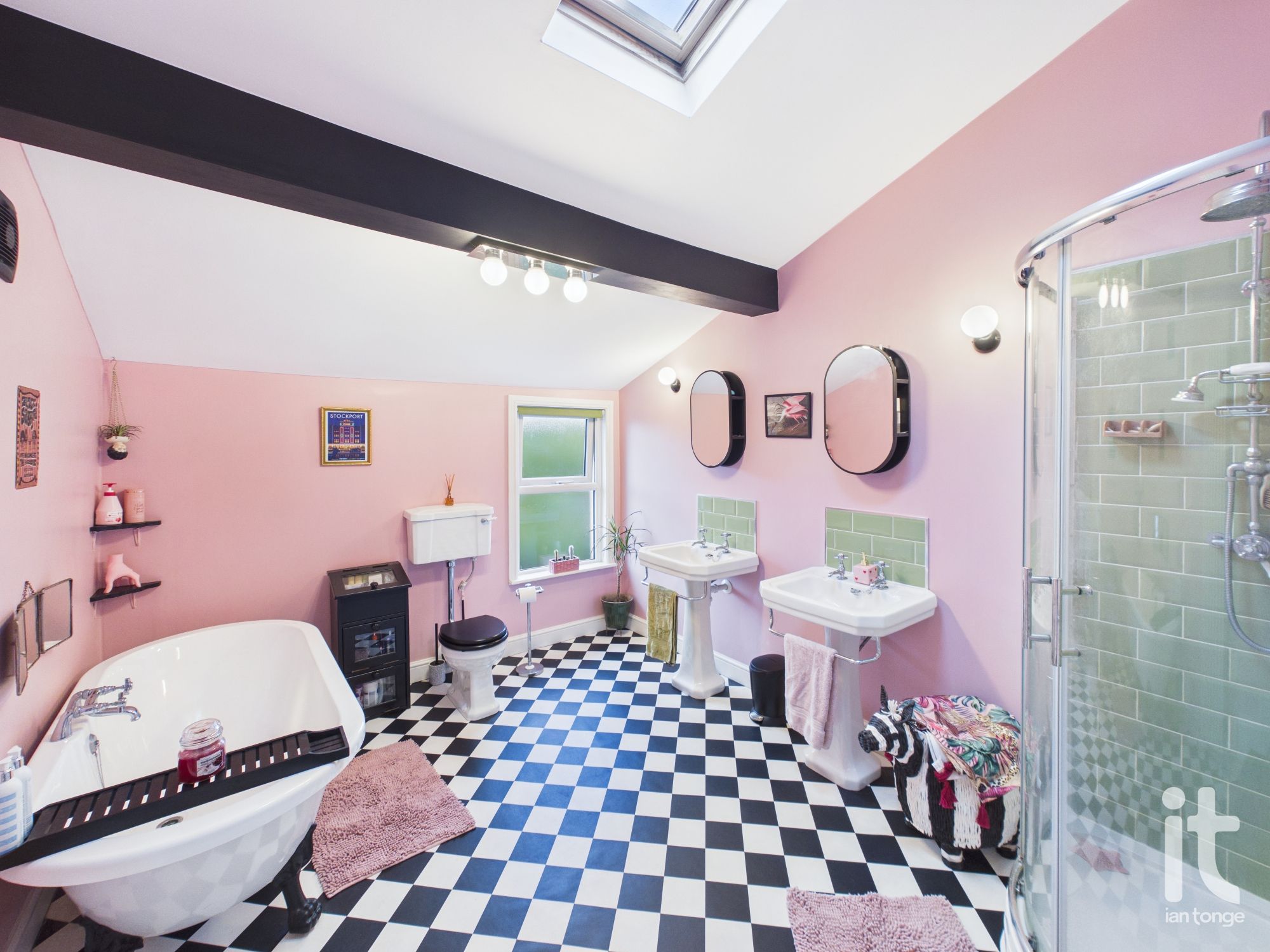 2 bedroom mid terraced house For Sale in Stockport - Photograph 4.