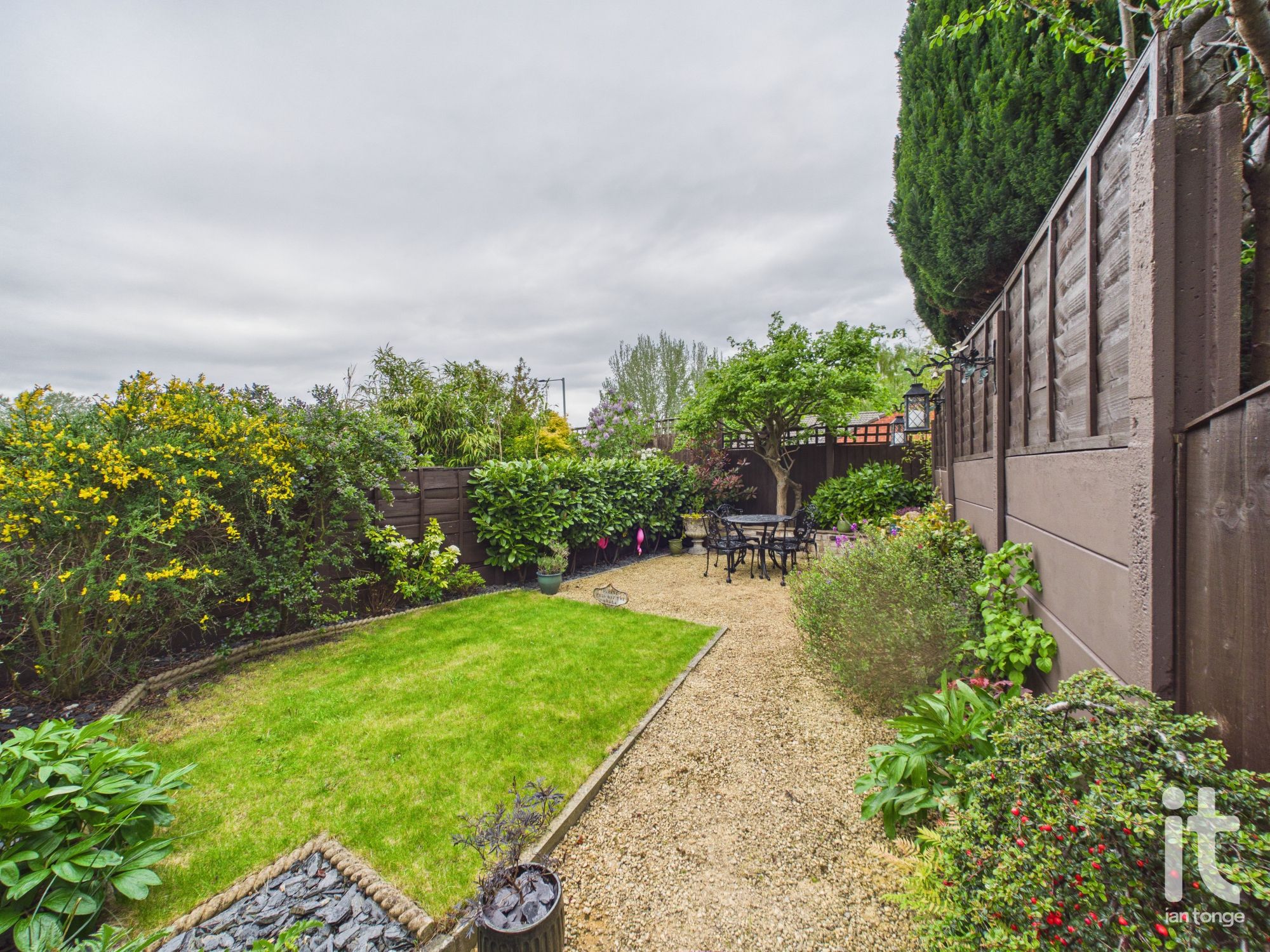 2 bedroom mid terraced house For Sale in Stockport - Photograph 31.