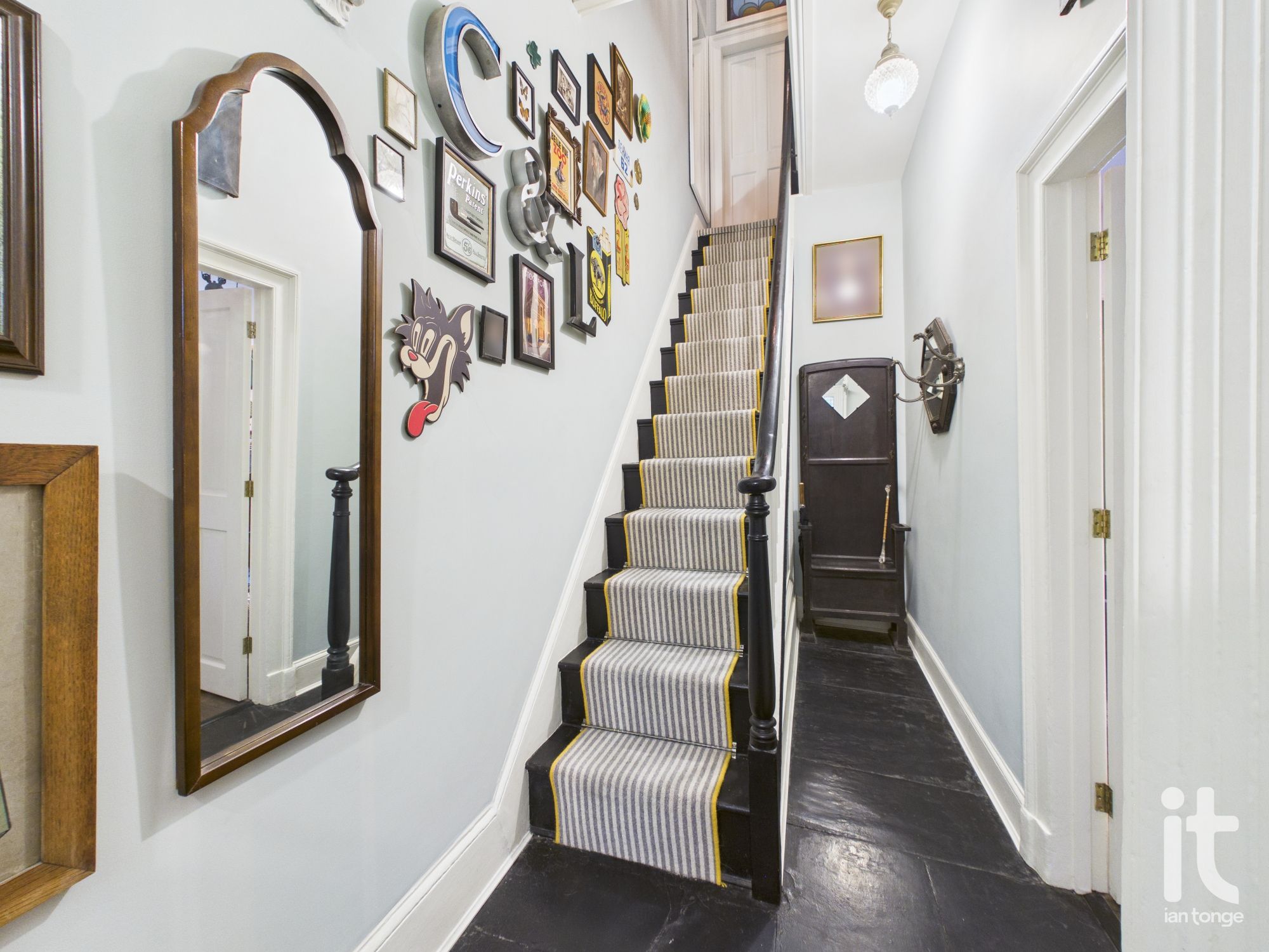 2 bedroom mid terraced house For Sale in Stockport - Photograph 6.