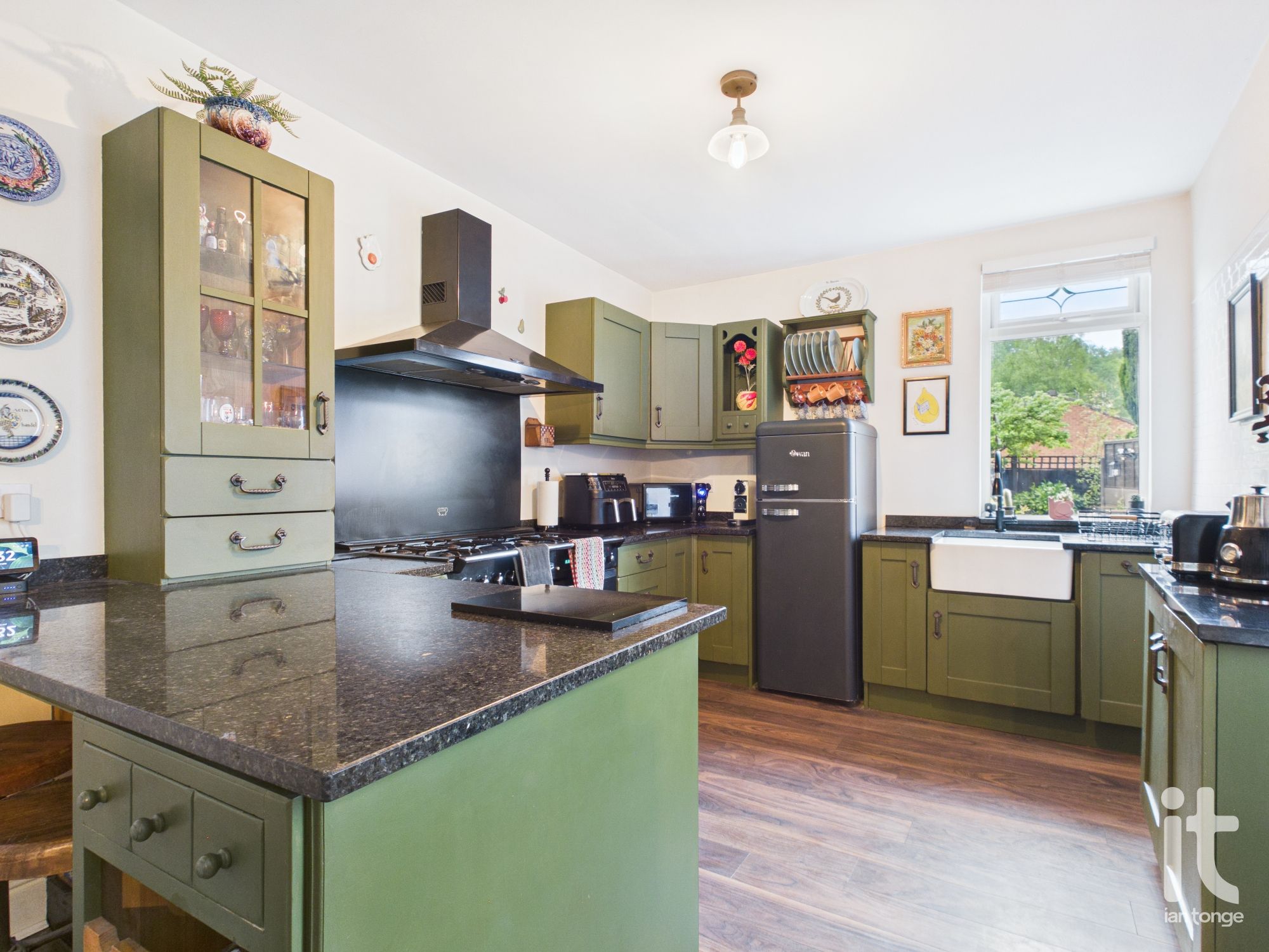 2 bedroom mid terraced house For Sale in Stockport - Photograph 13.
