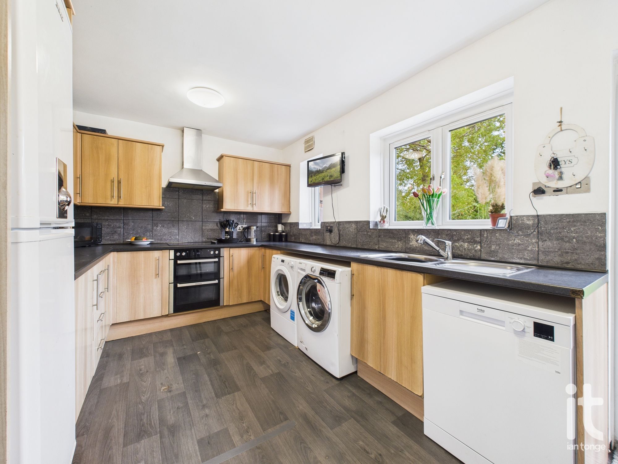 3 bedroom semi-detached house SSTC in Stockport - Photograph 7.