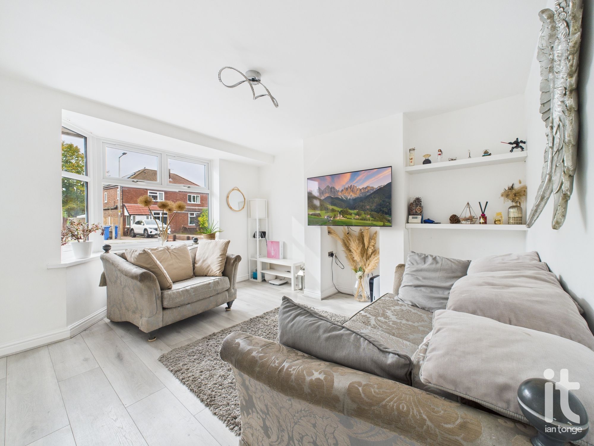 3 bedroom semi-detached house SSTC in Stockport - Photograph 6.