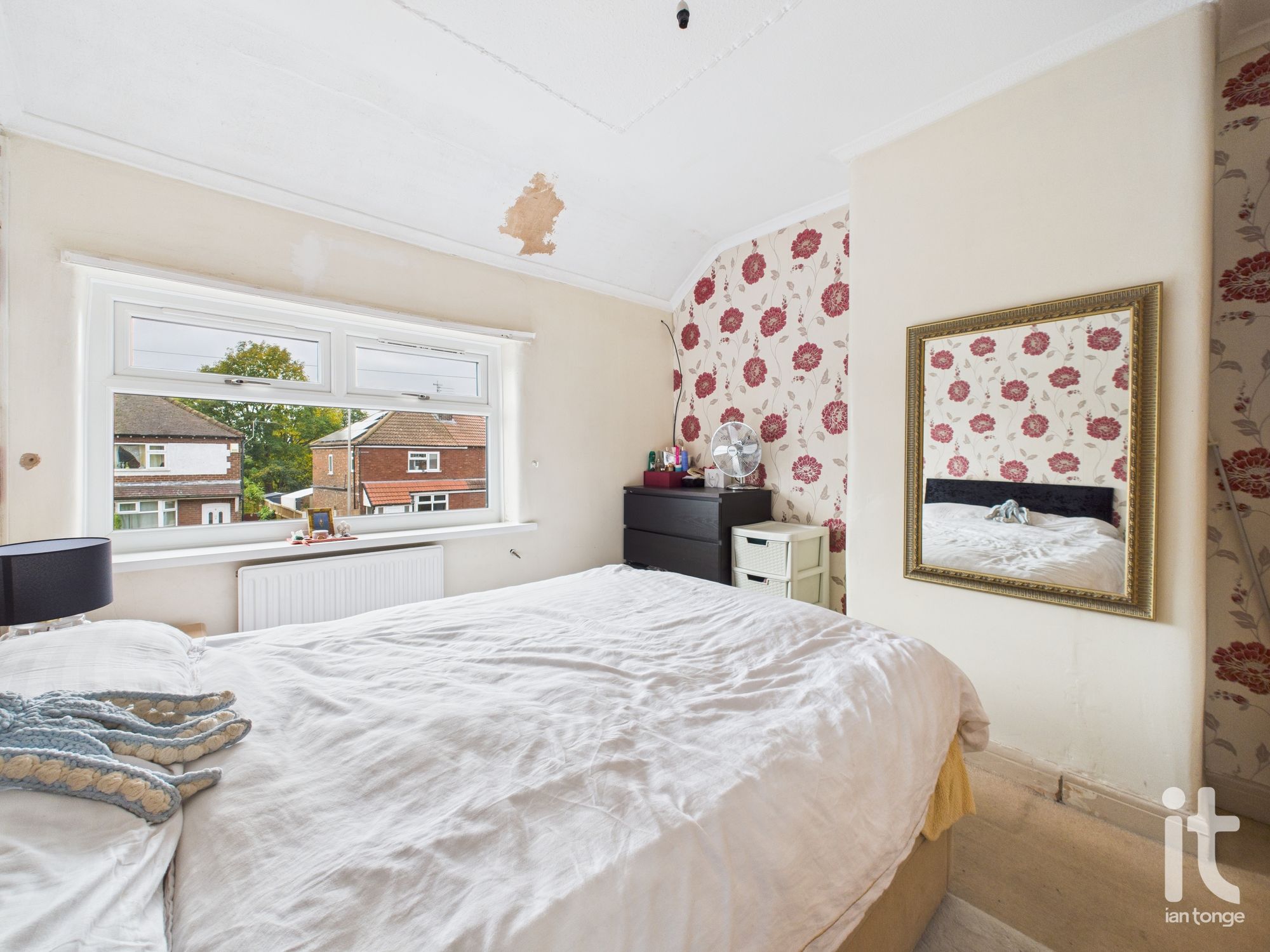 3 bedroom semi-detached house SSTC in Stockport - Photograph 18.