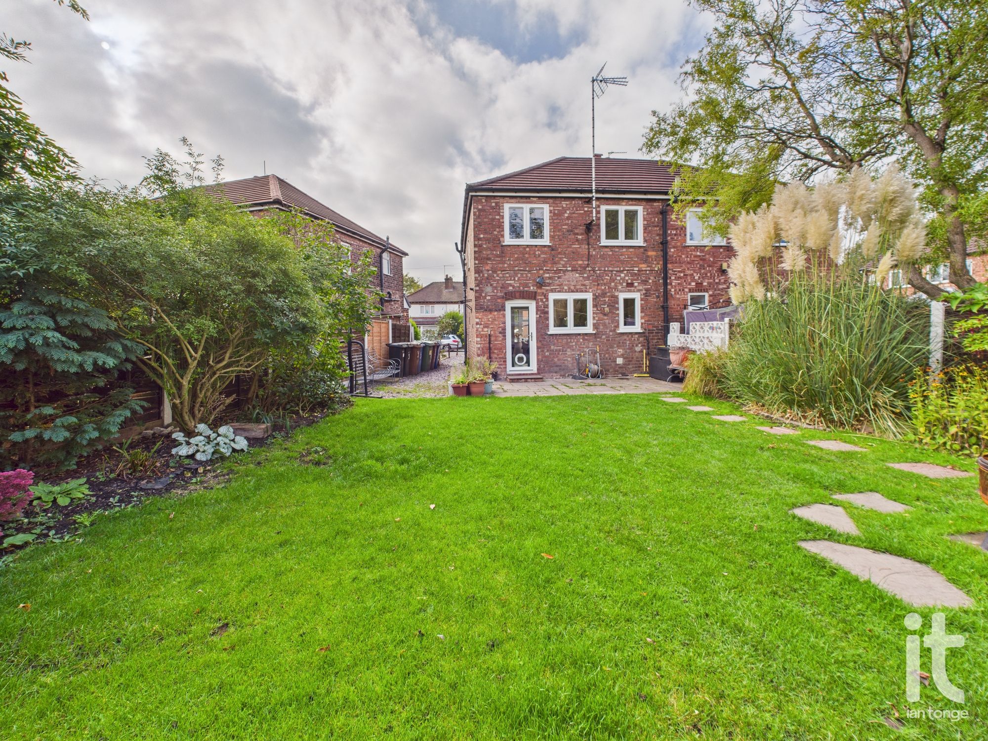3 bedroom semi-detached house SSTC in Stockport - Photograph 26.