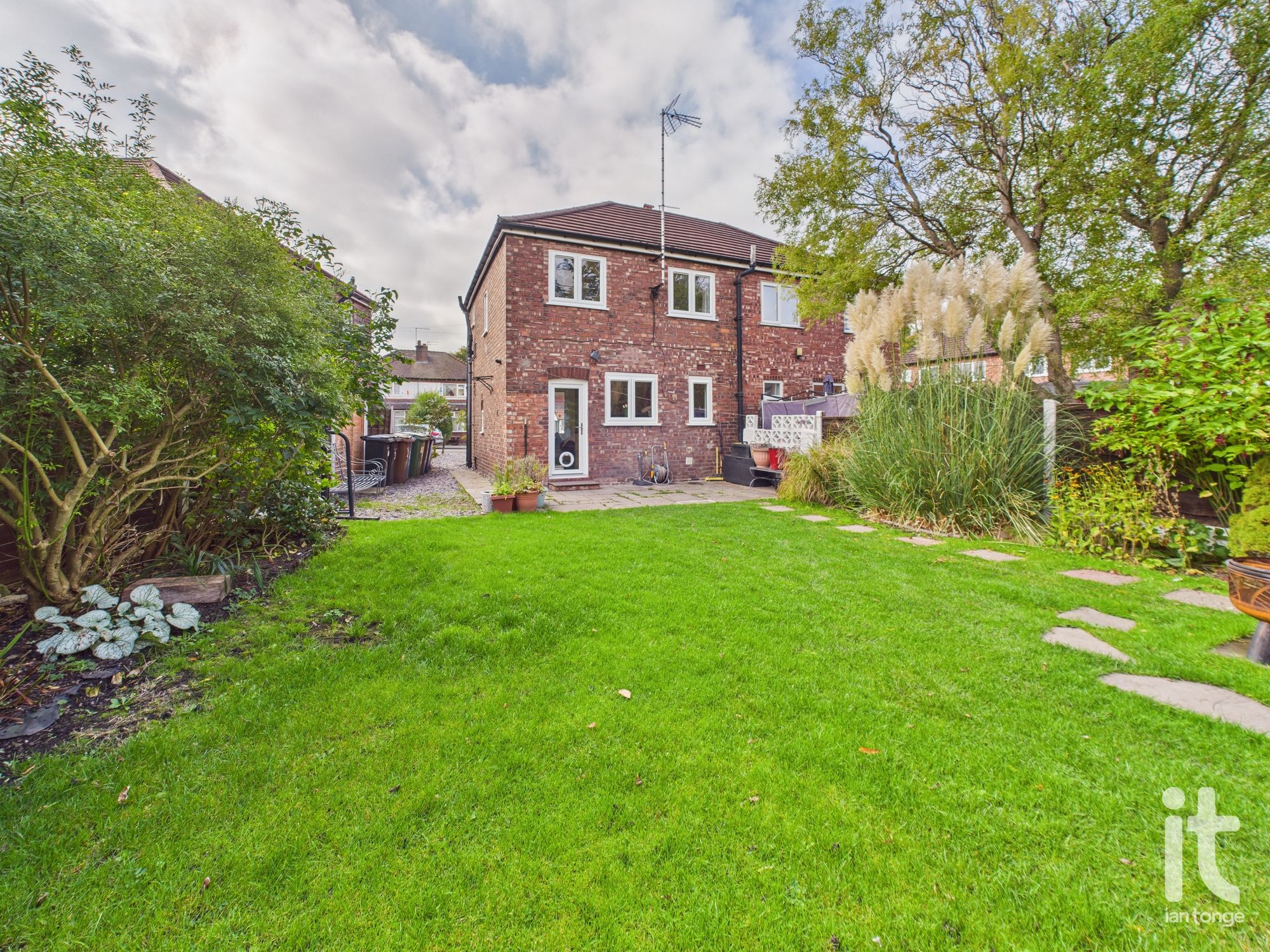 3 bedroom semi-detached house SSTC in Stockport - Photograph 27.