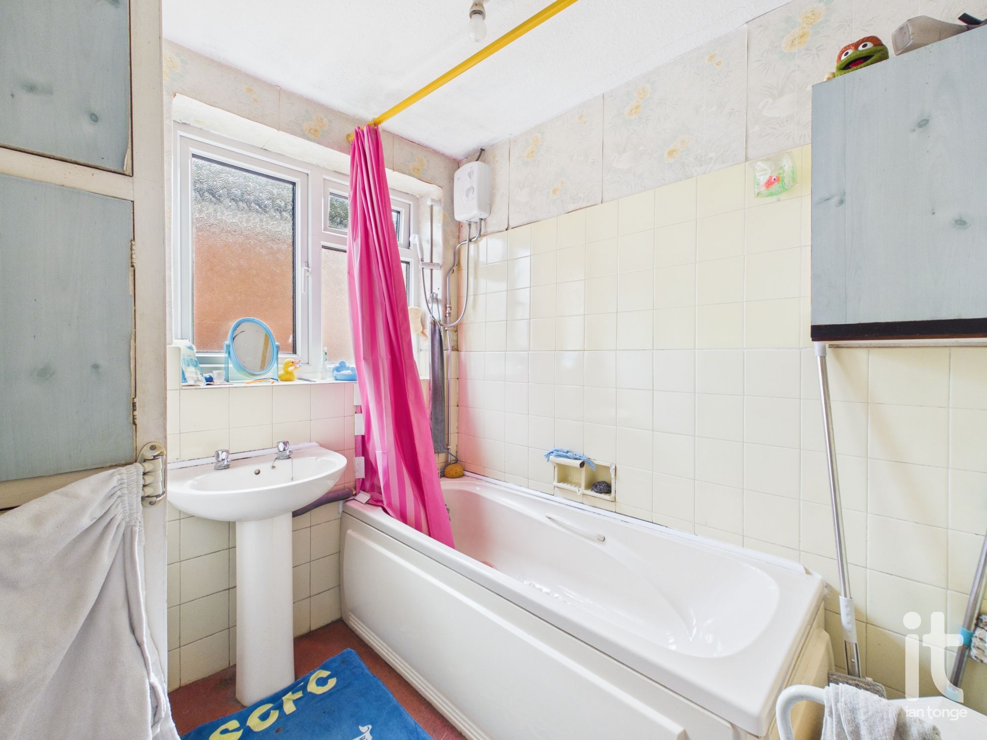 3 bedroom detached house For Sale in Stockport - Photograph 11.