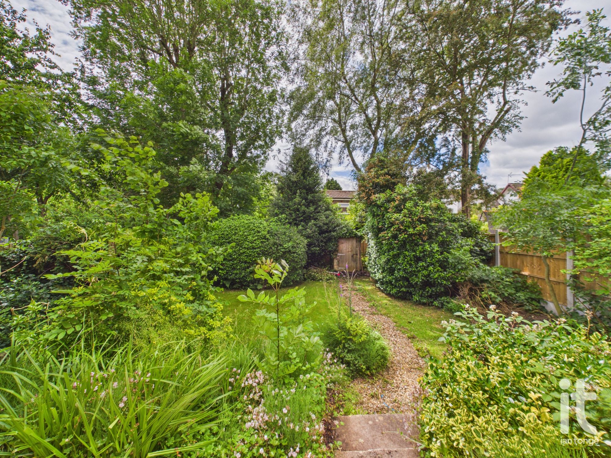 3 bedroom detached house For Sale in Stockport - Property photograph.