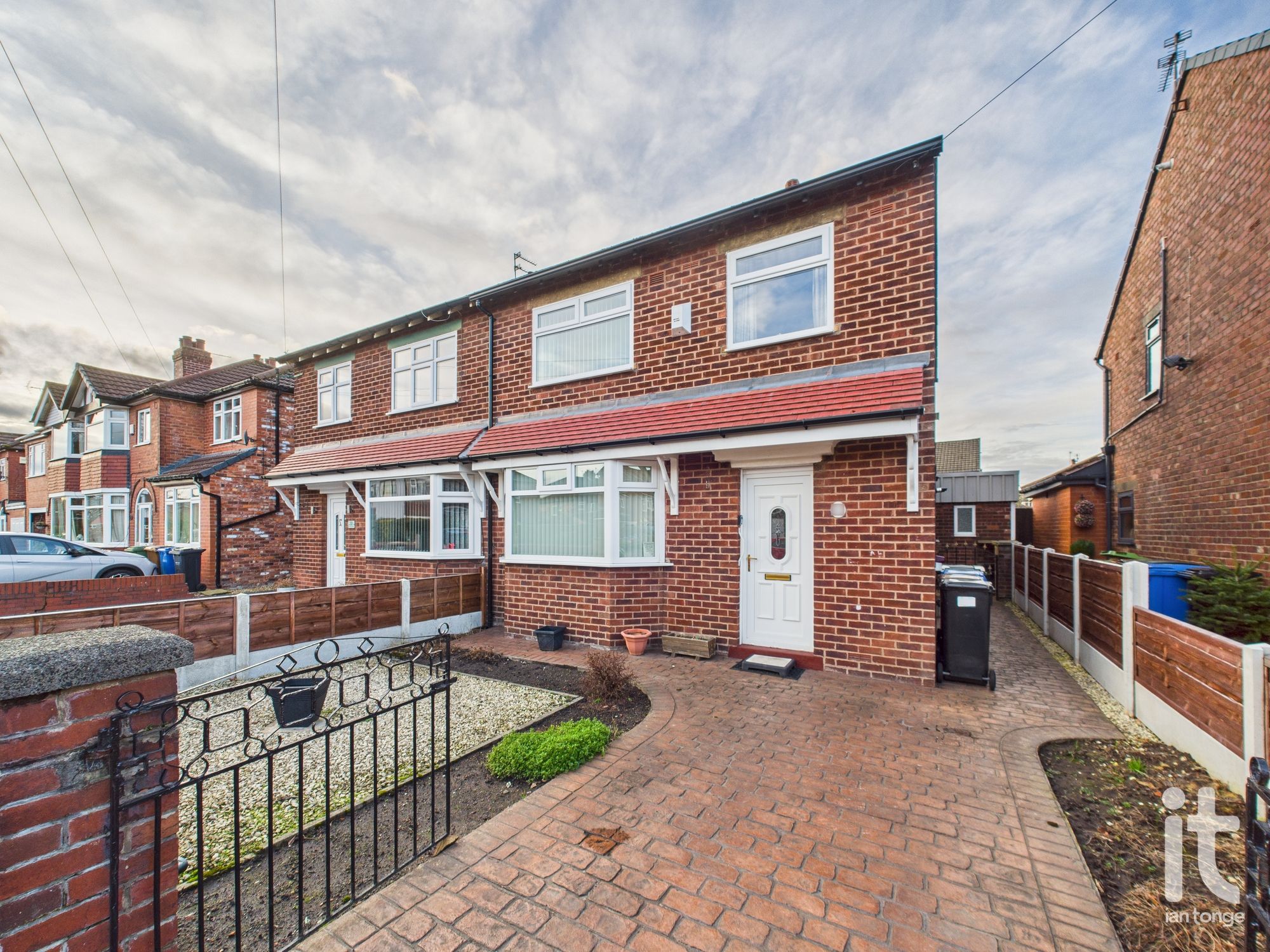 3 bedroom semi-detached house For Sale in Stockport - Photograph 1.