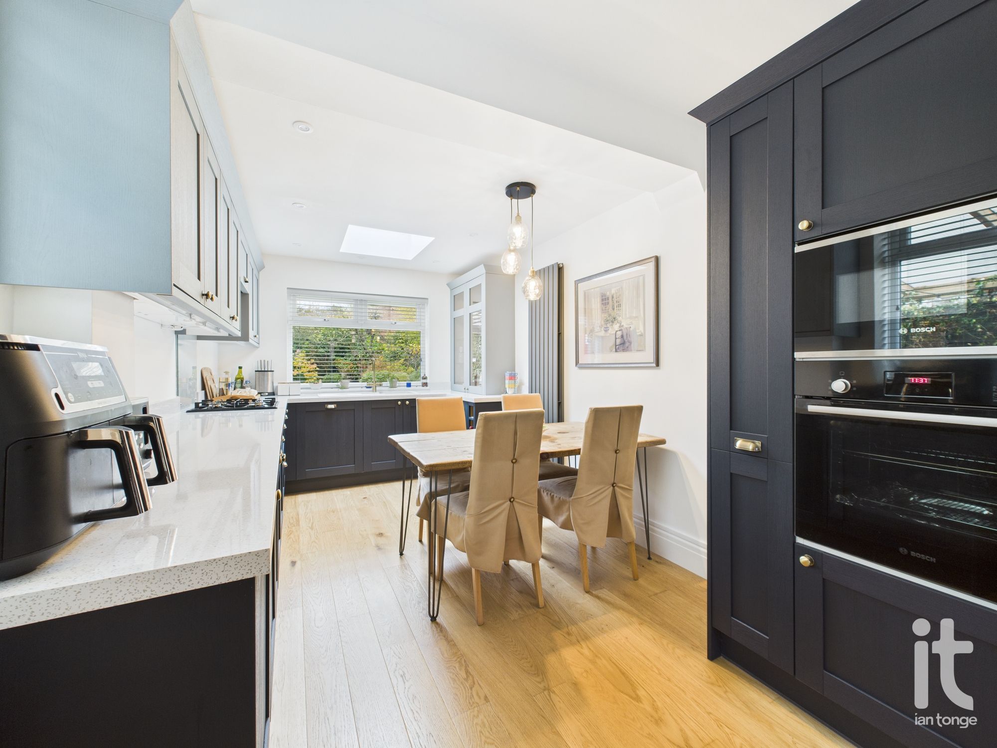 3 bedroom semi-detached house Sold in Stockport - Photograph 18.