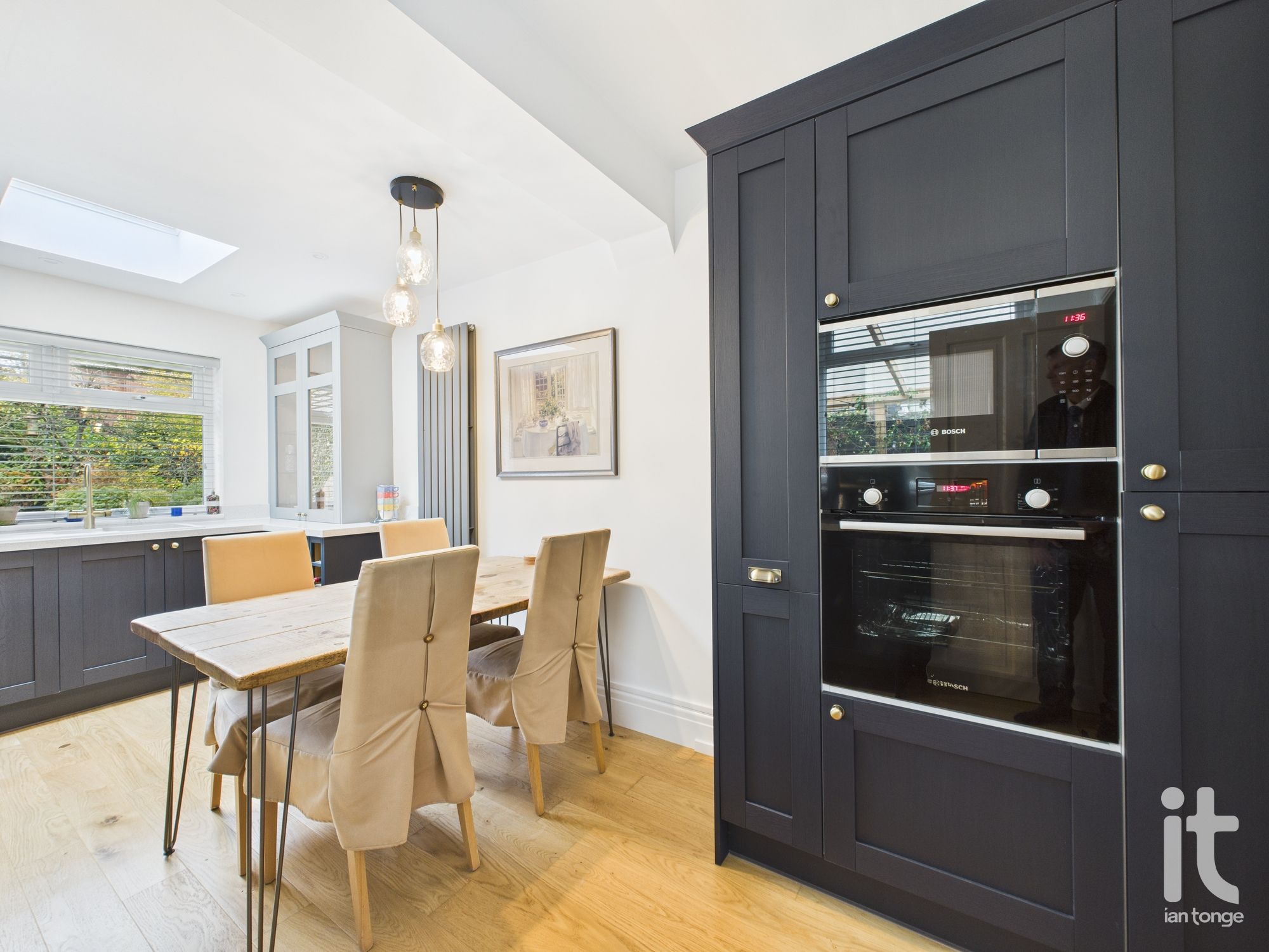 3 bedroom semi-detached house Sold in Stockport - Photograph 20.