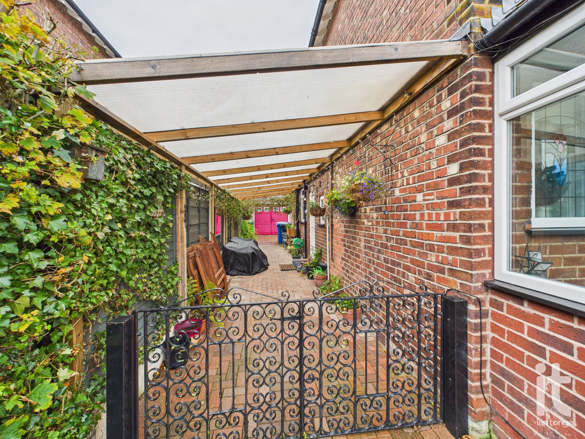 3 bedroom semi-detached house Sold in Stockport - Photograph 5.
