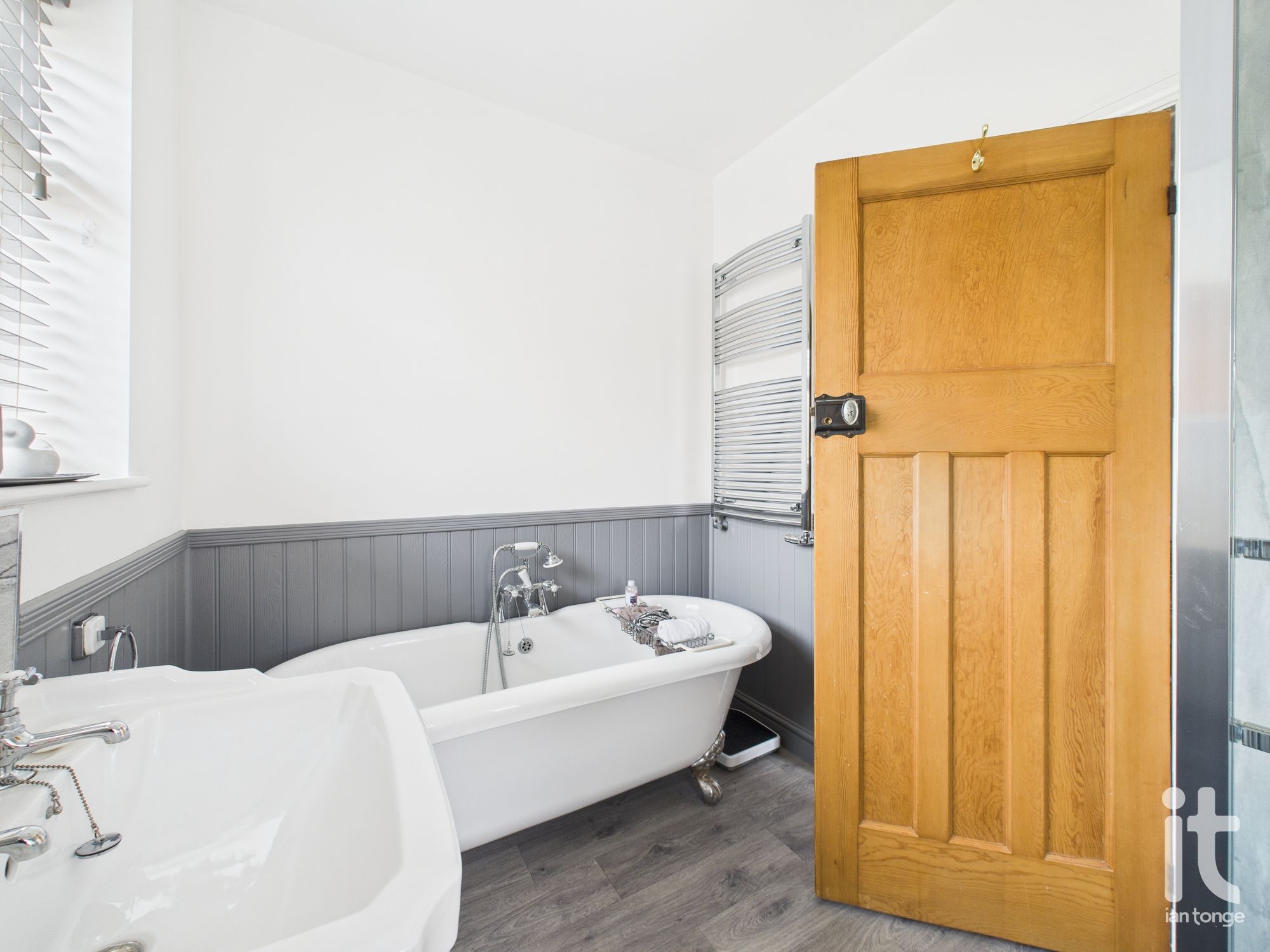 3 bedroom semi-detached house Sold in Stockport - Photograph 31.