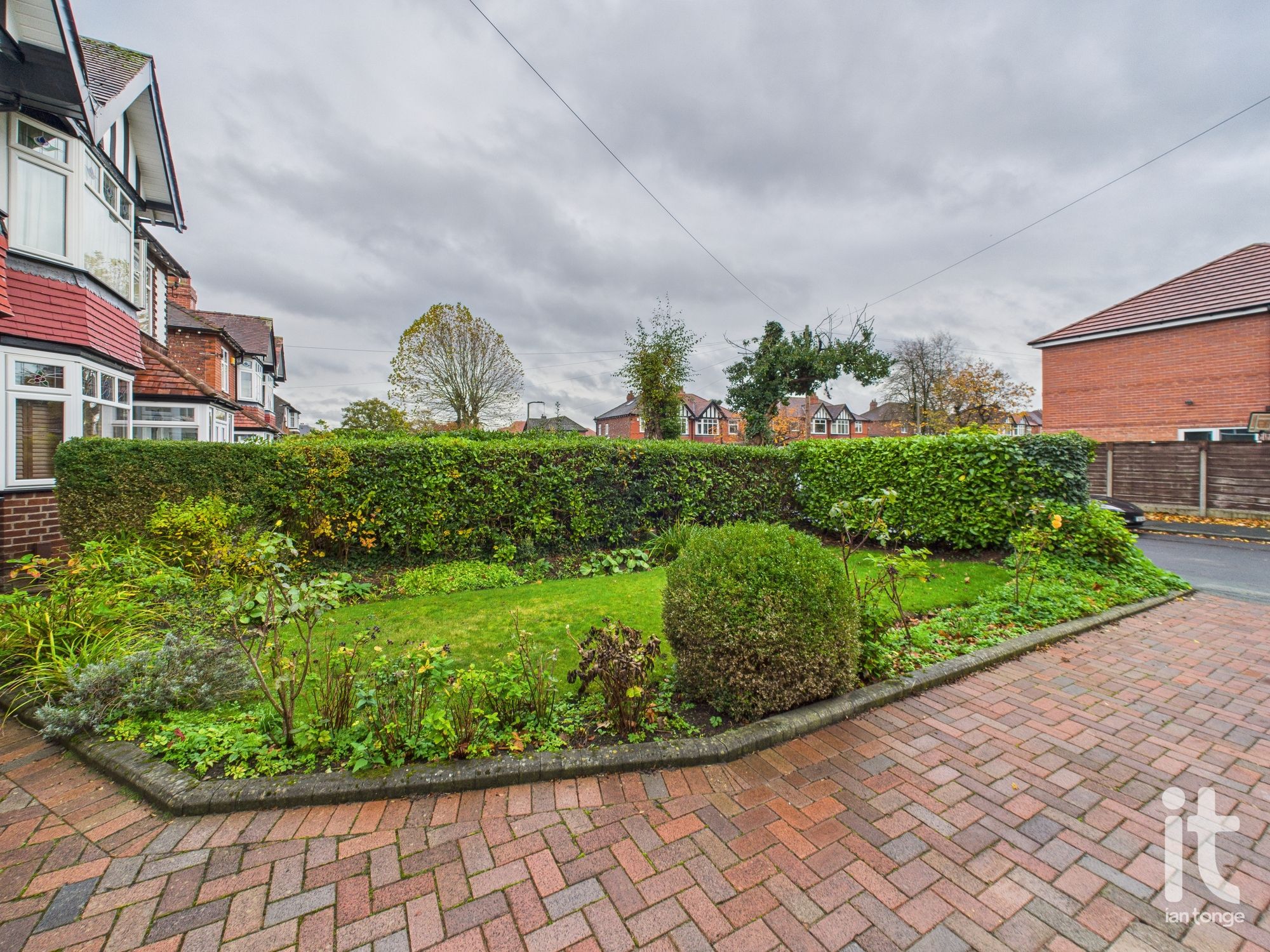 3 bedroom semi-detached house Sold in Stockport - Photograph 6.