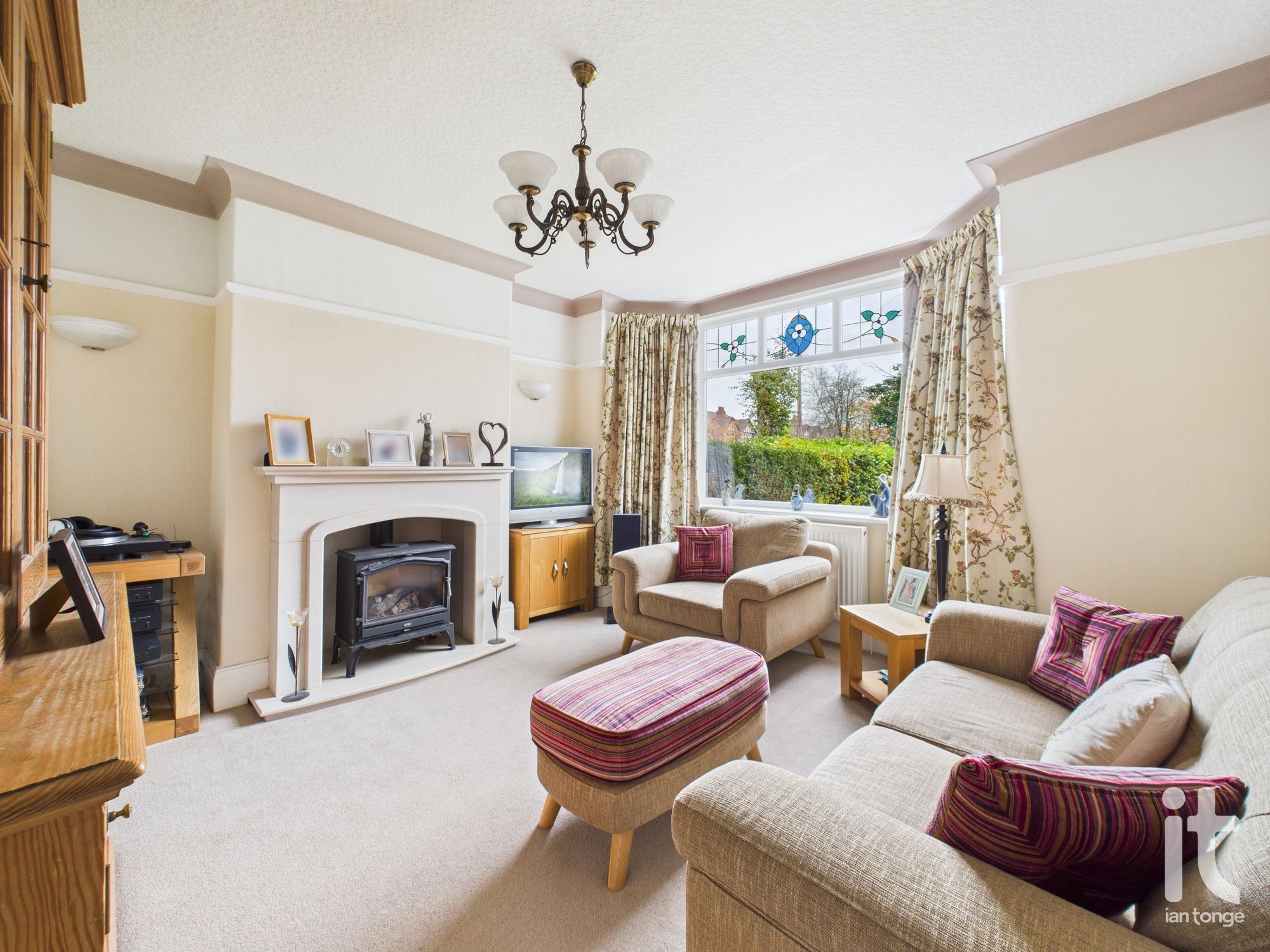 3 bedroom semi-detached house Sold in Stockport - Photograph 15.