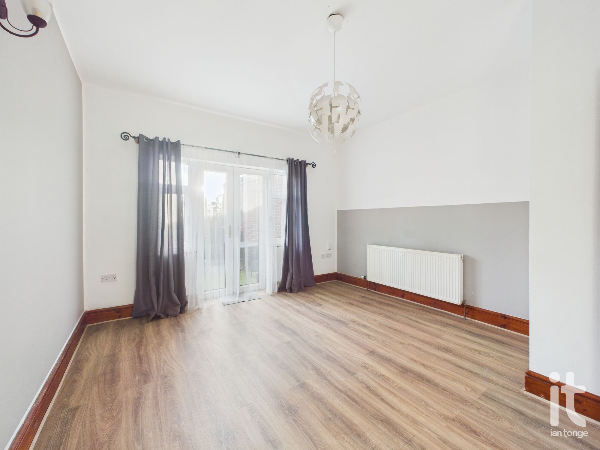 2 bedroom mid terraced house Sold in Stockport - Photograph 19.