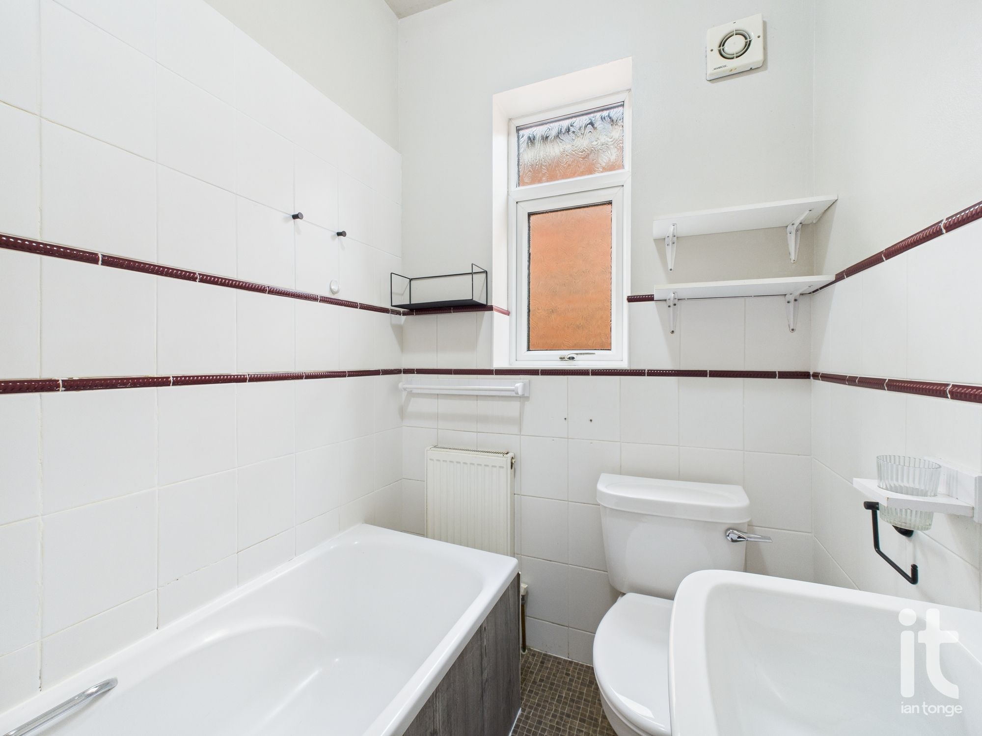 2 bedroom mid terraced house Sold in Stockport - Photograph 18.