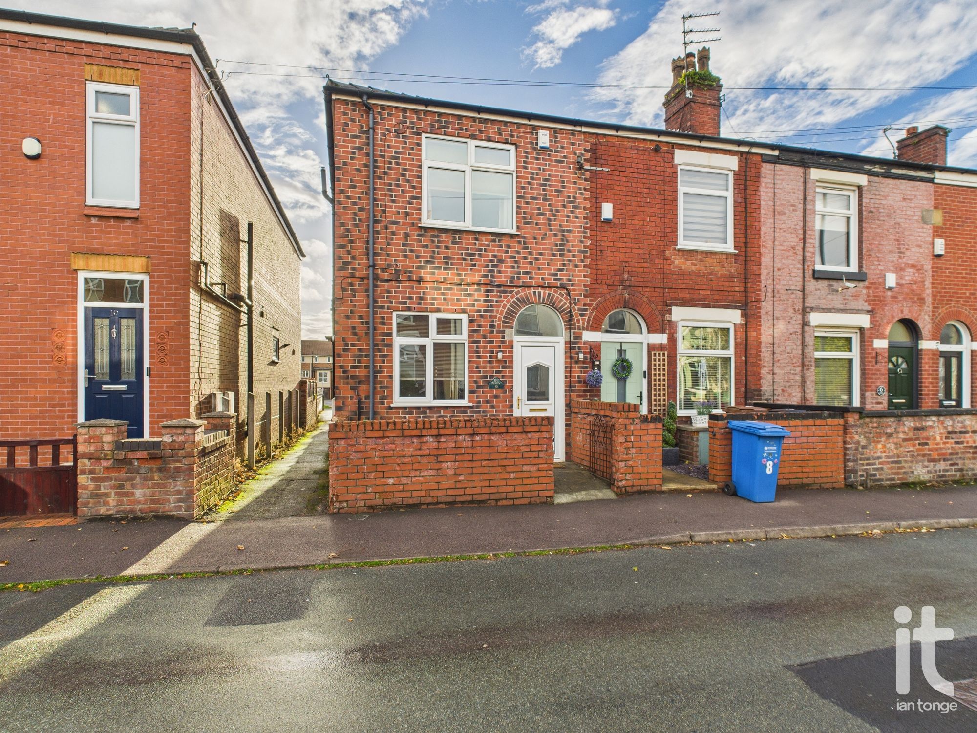 2 bedroom mid terraced house Sold in Stockport - Photograph 1.