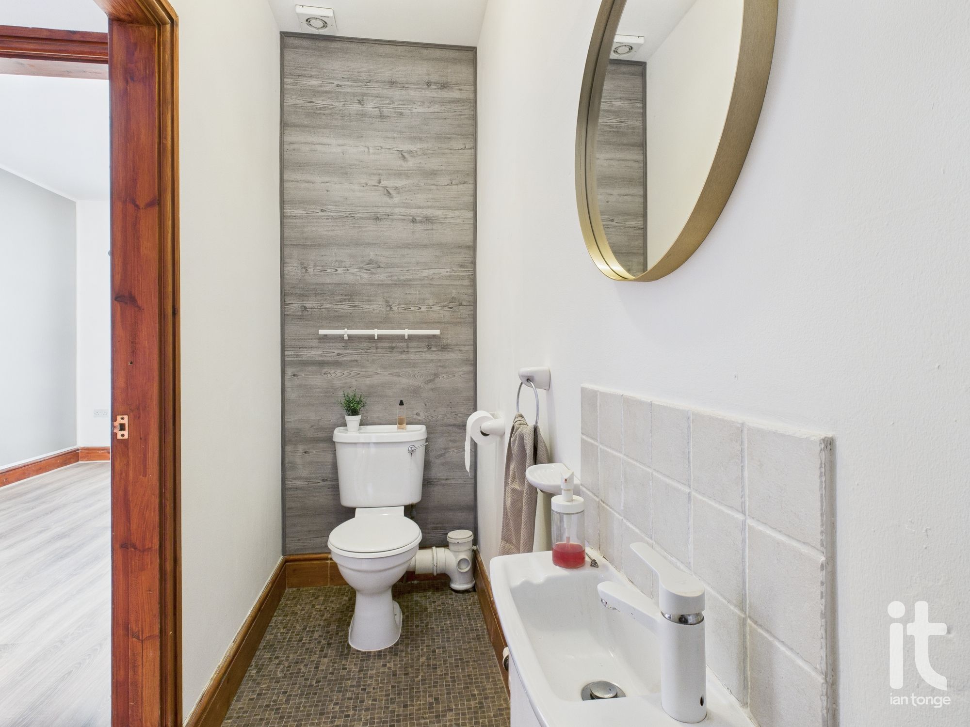 2 bedroom mid terraced house Sold in Stockport - Photograph 12.