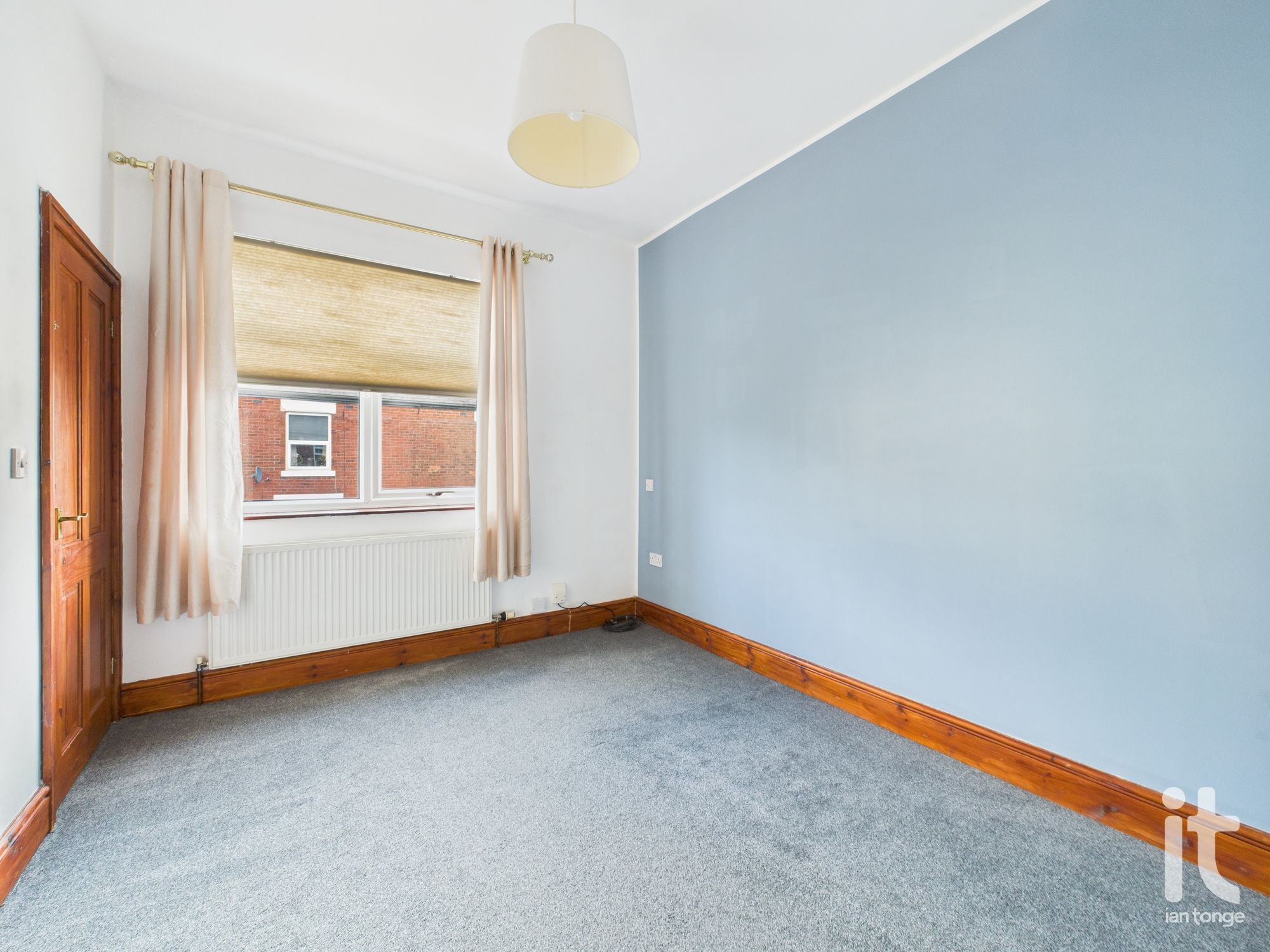 2 bedroom mid terraced house Sold in Stockport - Photograph 16.