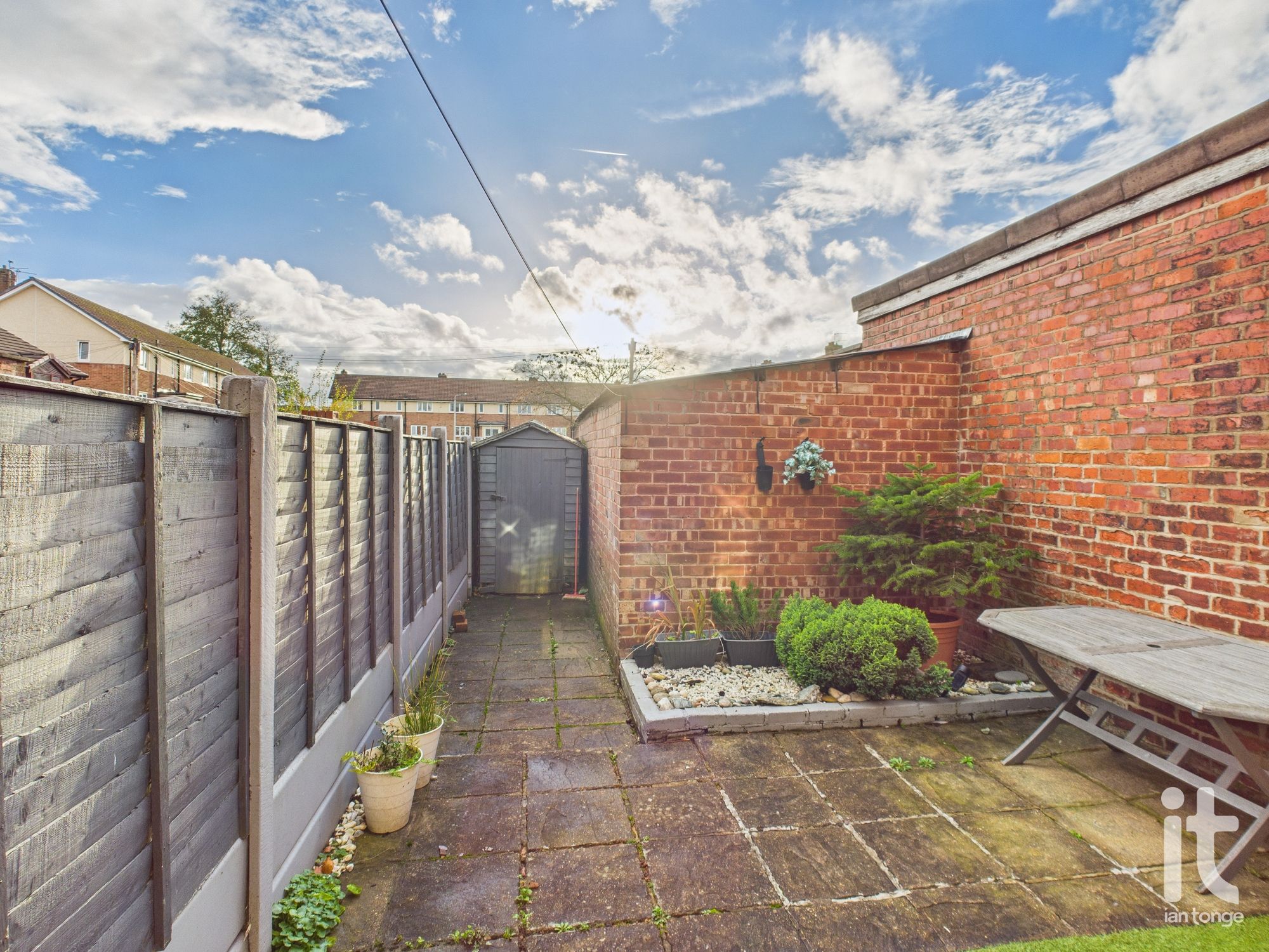 2 bedroom mid terraced house Sold in Stockport - Photograph 5.