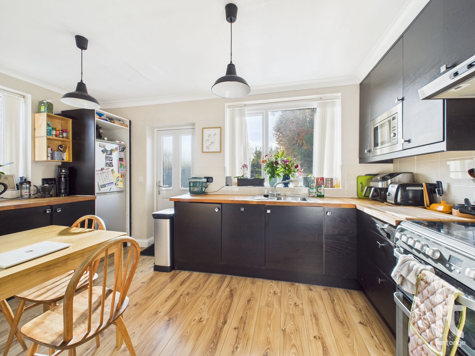 2 bedroom semi-detached house SSTC in Stockport - Photograph 7.