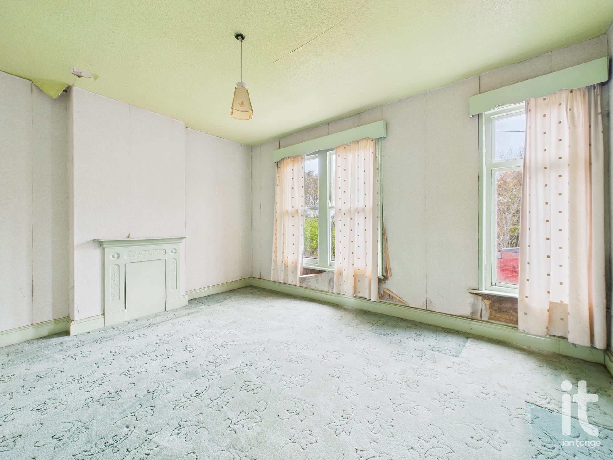 2 bedroom end terraced house SSTC in Stockport - Photograph 14.