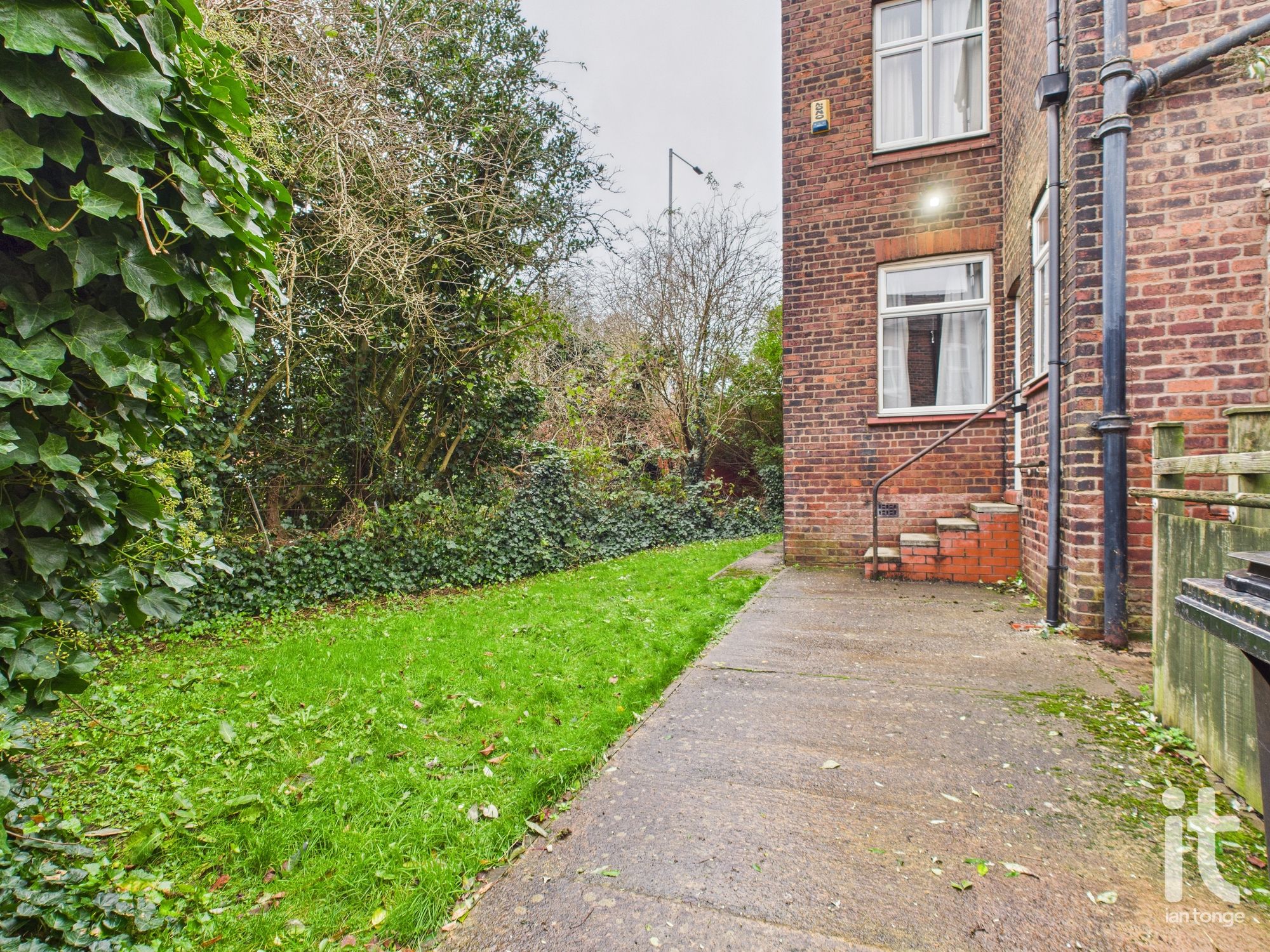 2 bedroom end terraced house SSTC in Stockport - Photograph 4.