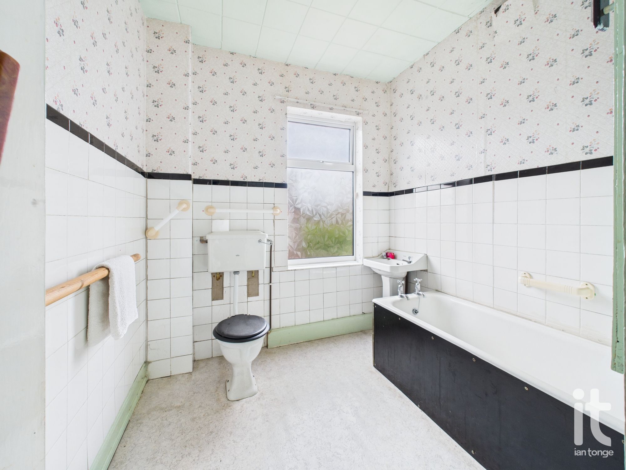 2 bedroom end terraced house SSTC in Stockport - Photograph 12.