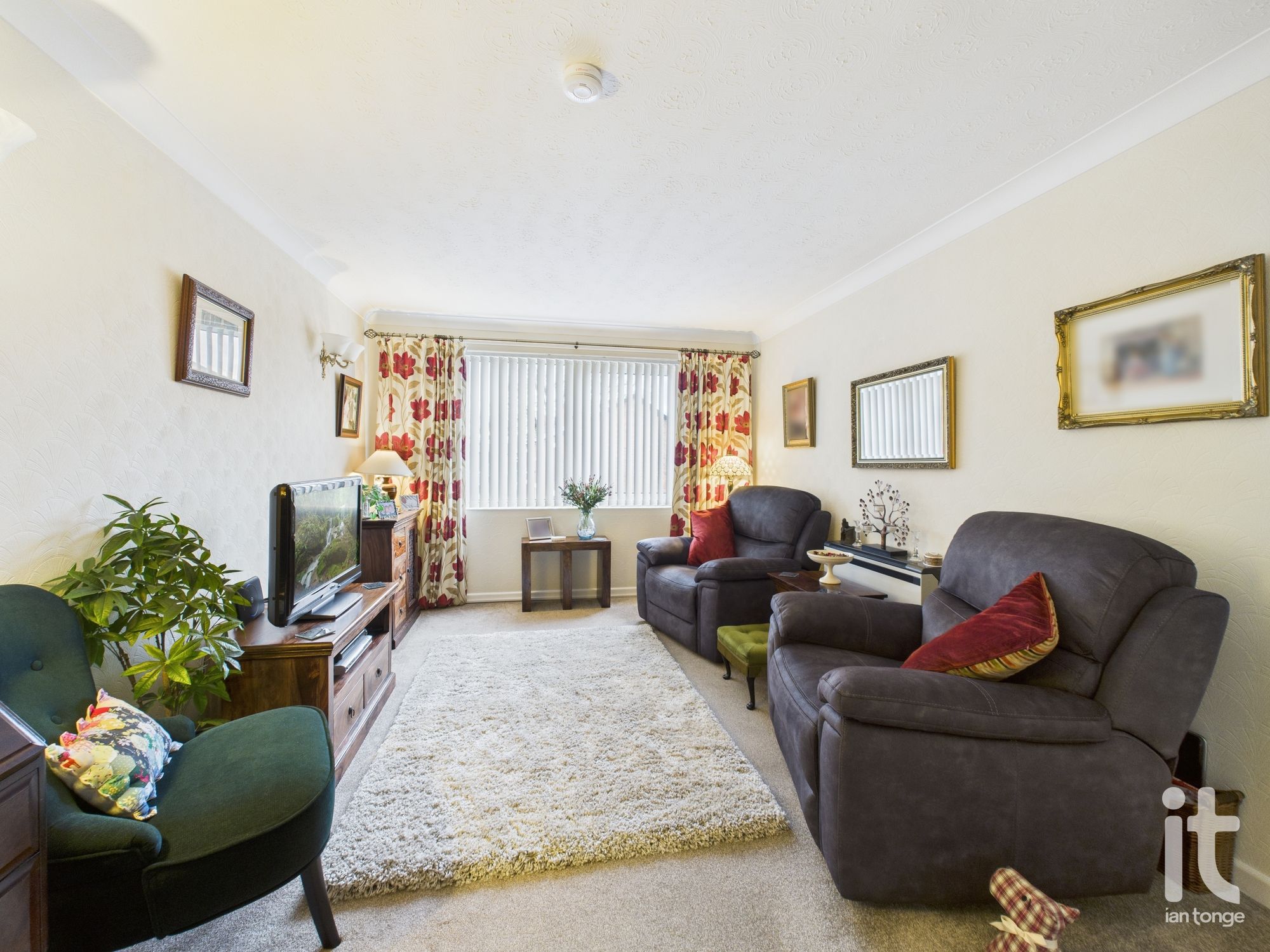 1 bedroom apartment flat/apartment Under Offer in Stockport - Photograph 2.