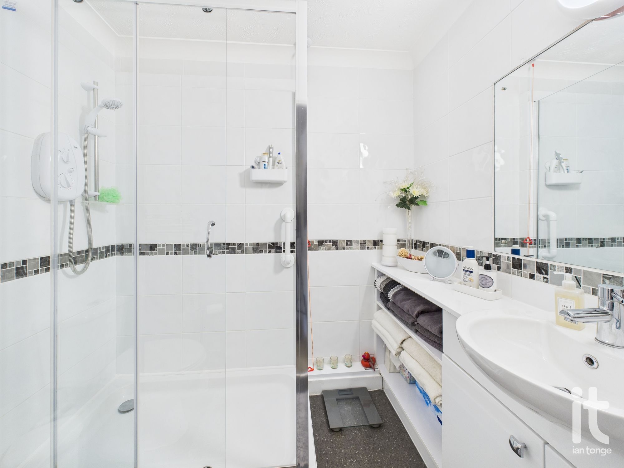 1 bedroom apartment flat/apartment Under Offer in Stockport - Photograph 4.