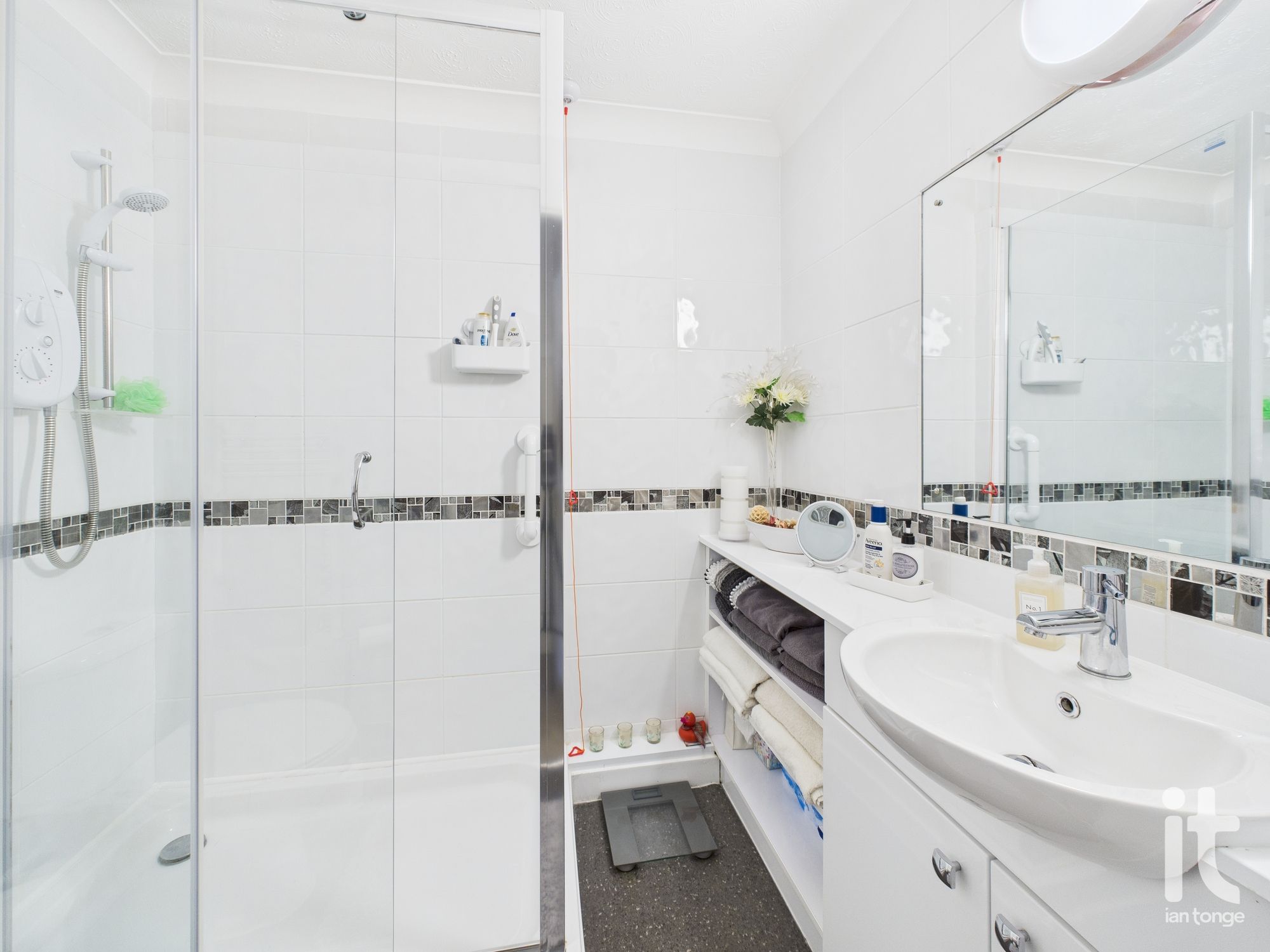 1 bedroom apartment flat/apartment Under Offer in Stockport - Photograph 9.