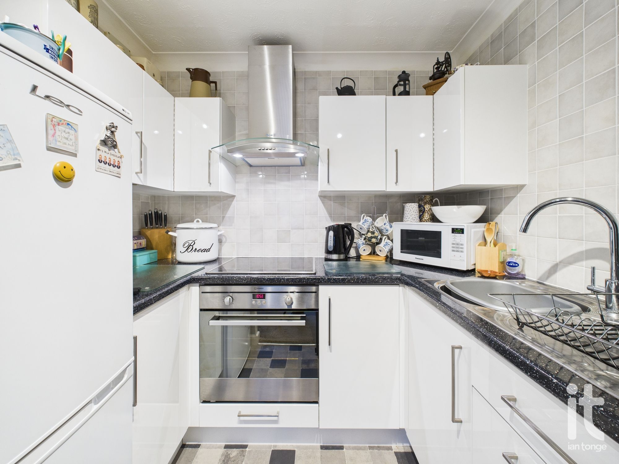 1 bedroom apartment flat/apartment Under Offer in Stockport - Photograph 3.