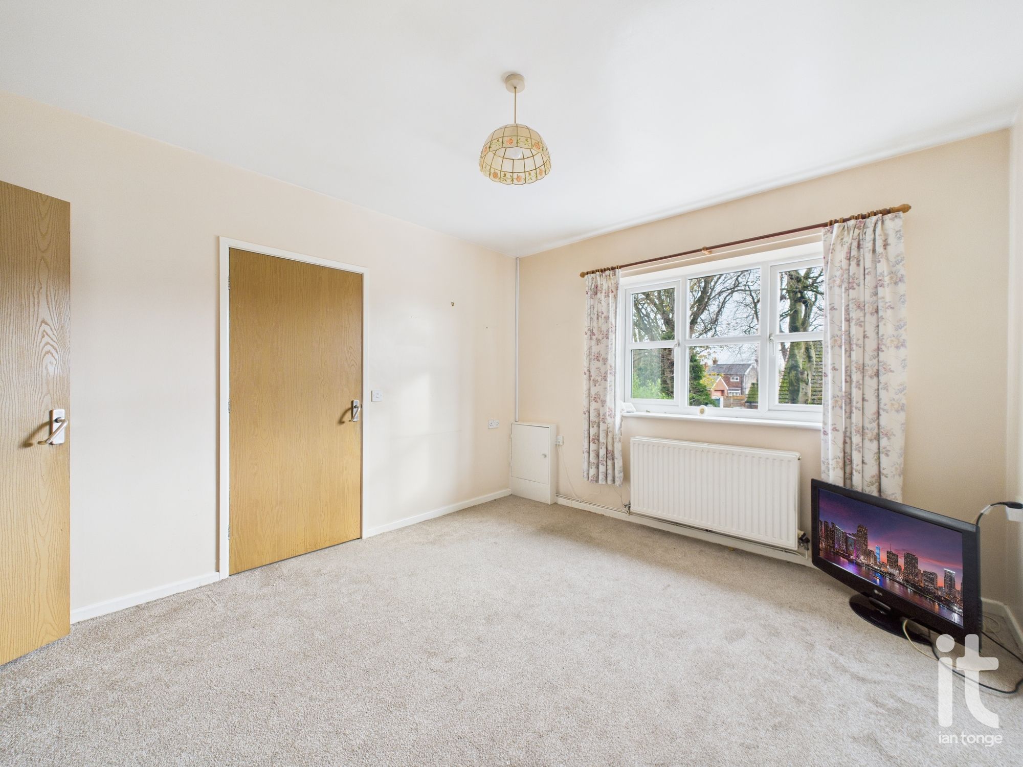 2 bedroom apartment flat/apartment For Sale in Stockport - Photograph 2.
