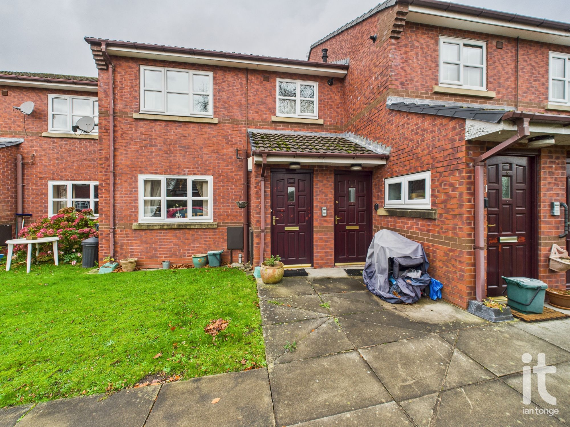 2 bedroom apartment flat/apartment For Sale in Stockport - Photograph 1.