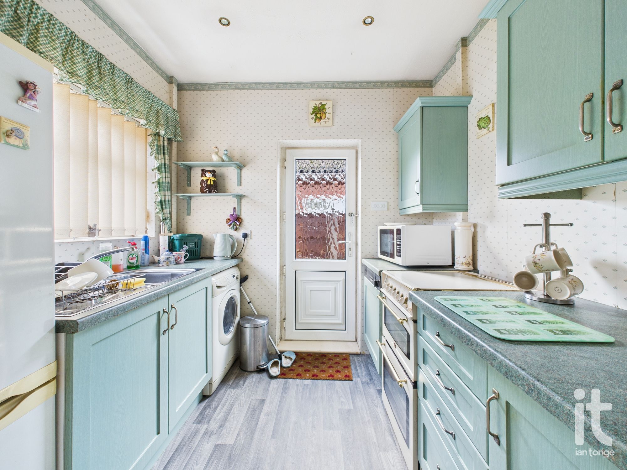 2 bedroom semi-detached bungalow Sold in Stockport - Photograph 7.