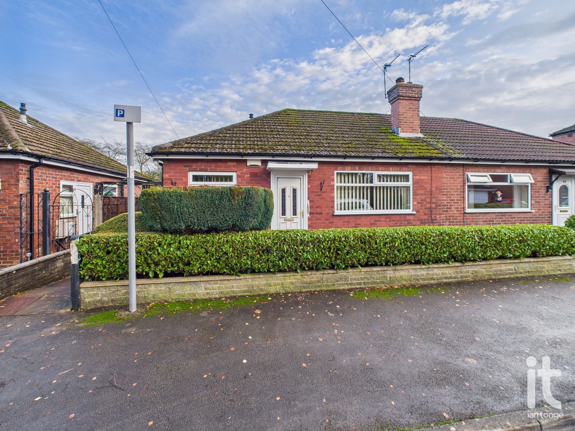2 bedroom semi-detached bungalow Under Offer in Stockport - Photograph 1.
