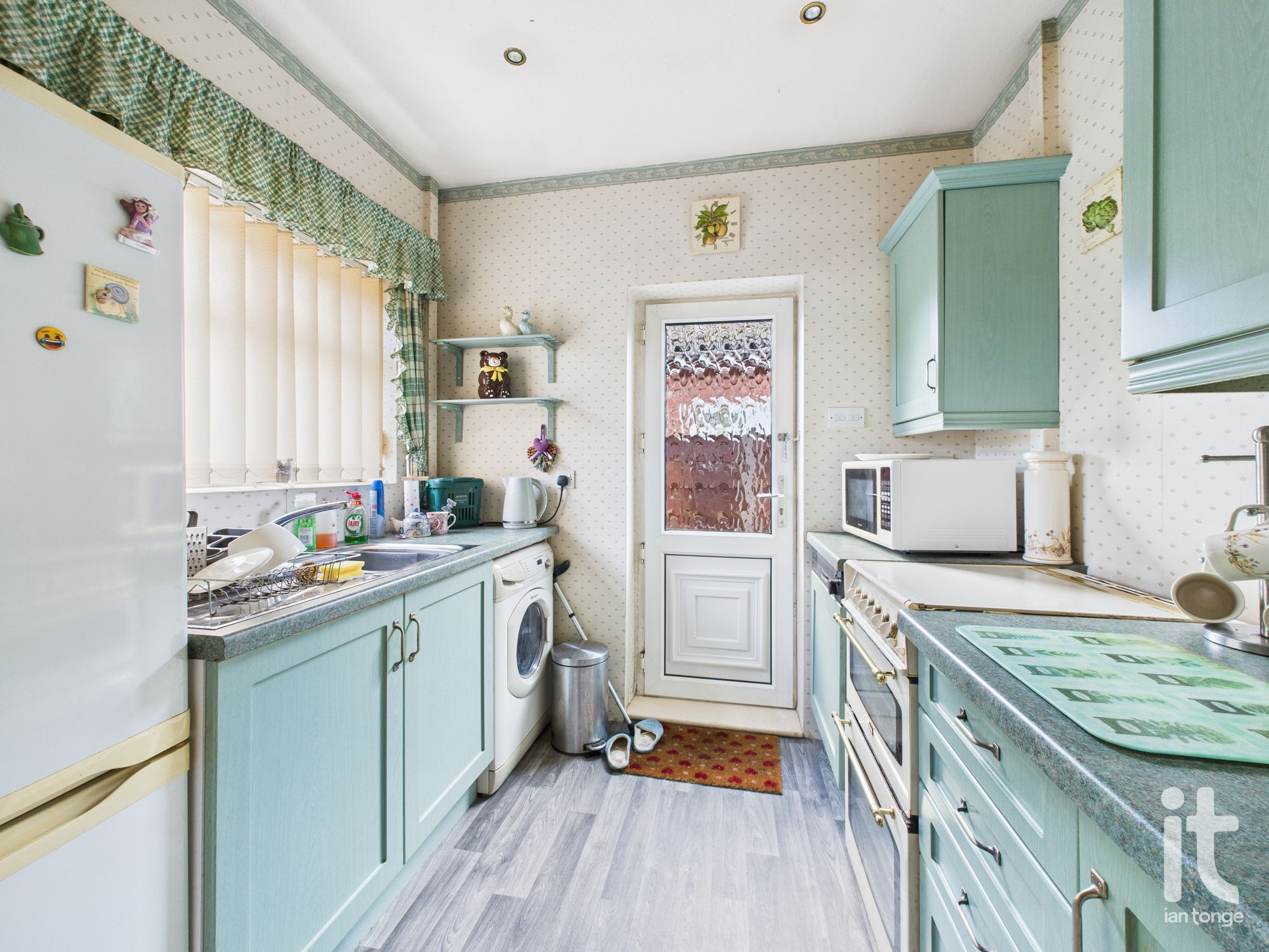 2 bedroom semi-detached bungalow Sold in Stockport - Photograph 3.
